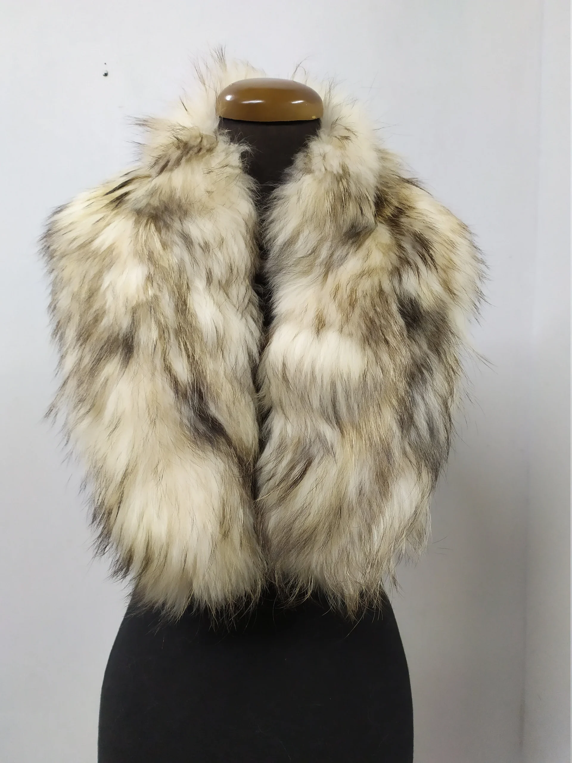 Finn Raccoon Fur Collar, Winter Coat Accessory - Image 3