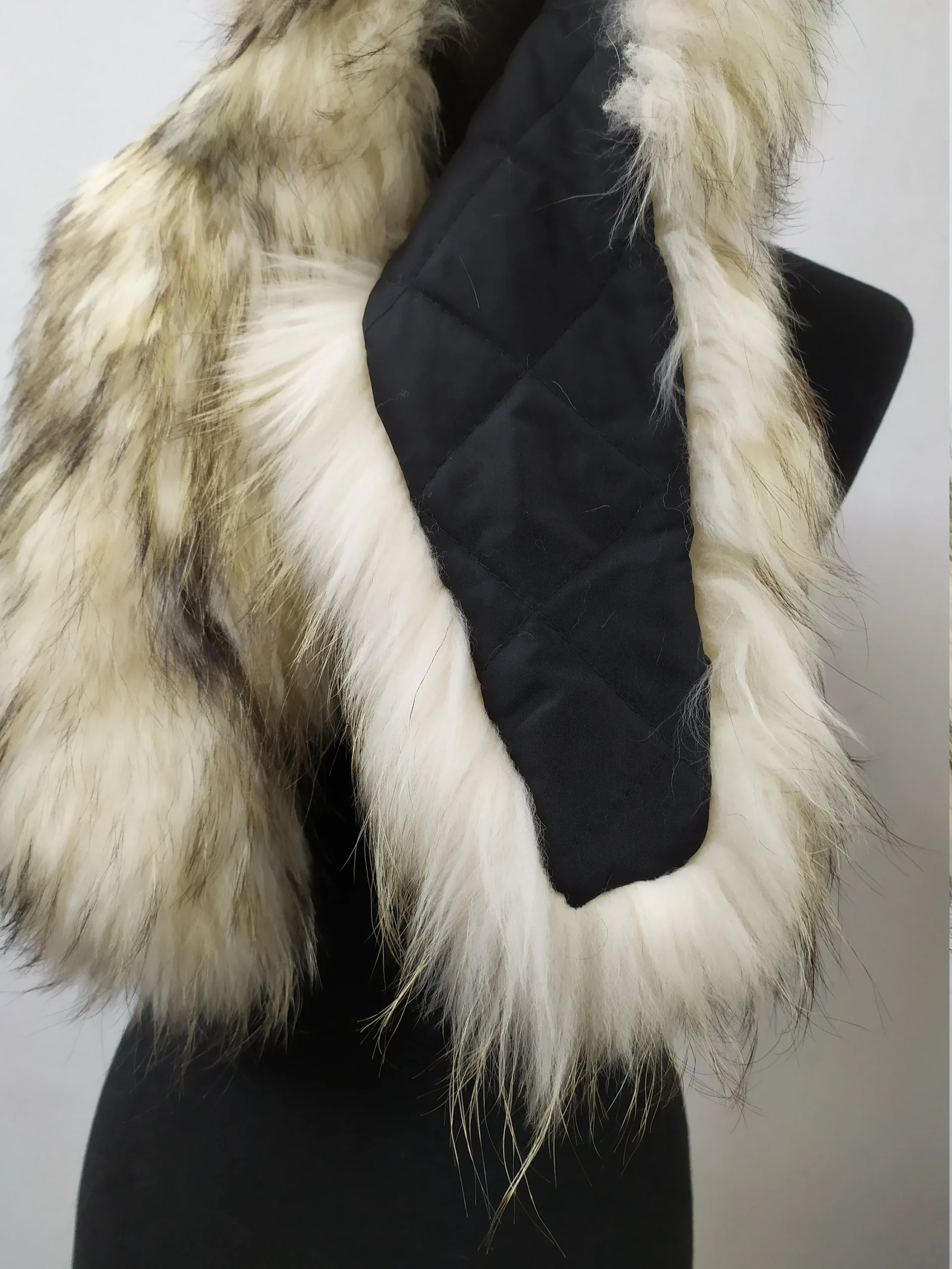 Finn Raccoon Fur Collar, Winter Coat Accessory - Image 4