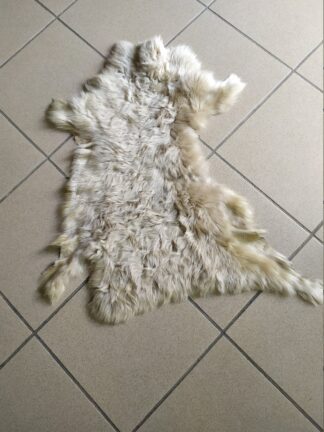 Real Sheep fur skin, ecru colour soft fur for floor rug.