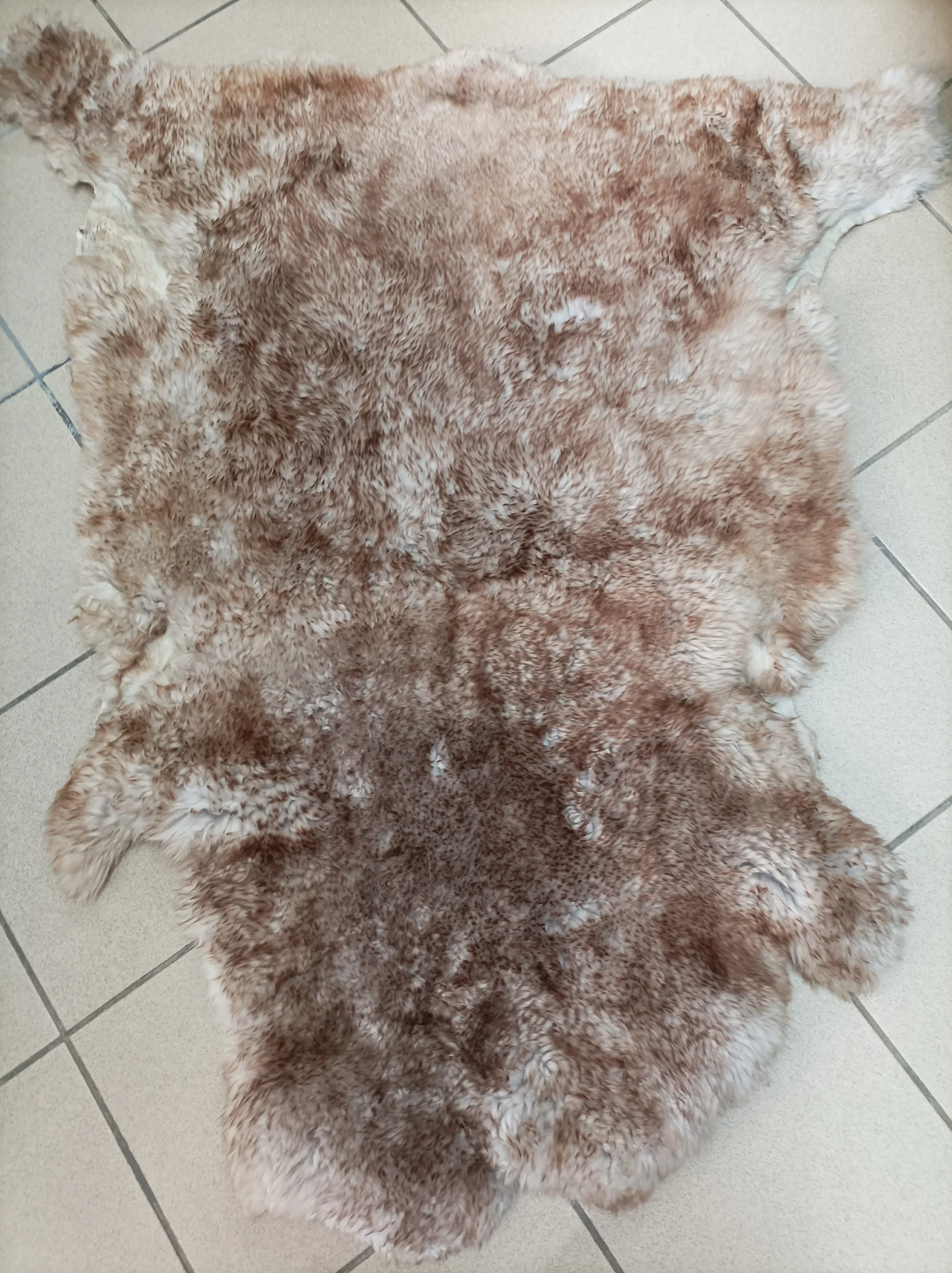 Real Sheep fur skin, soft fur for floor rug. - Image 2