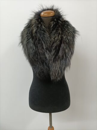 Finn Raccoon Fur Collar: Winter Coat Accessory