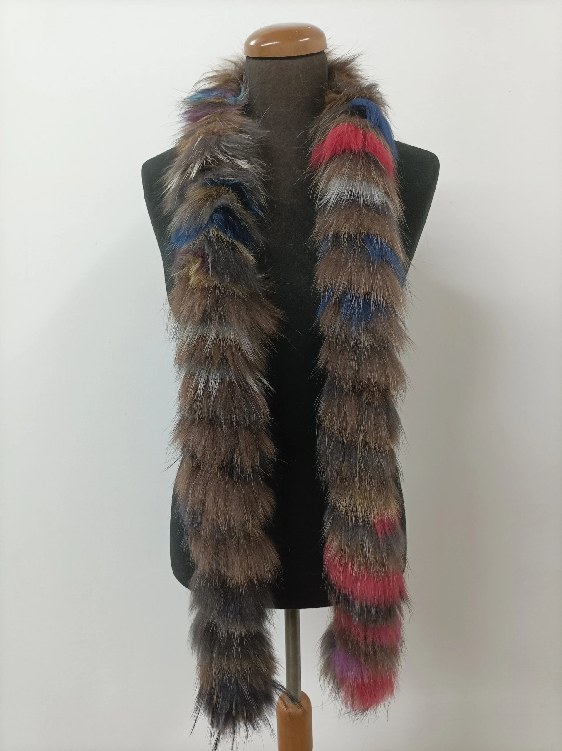 Fur Finn Raccoon multicolor long scarf fluffy and thick quality. - Image 3