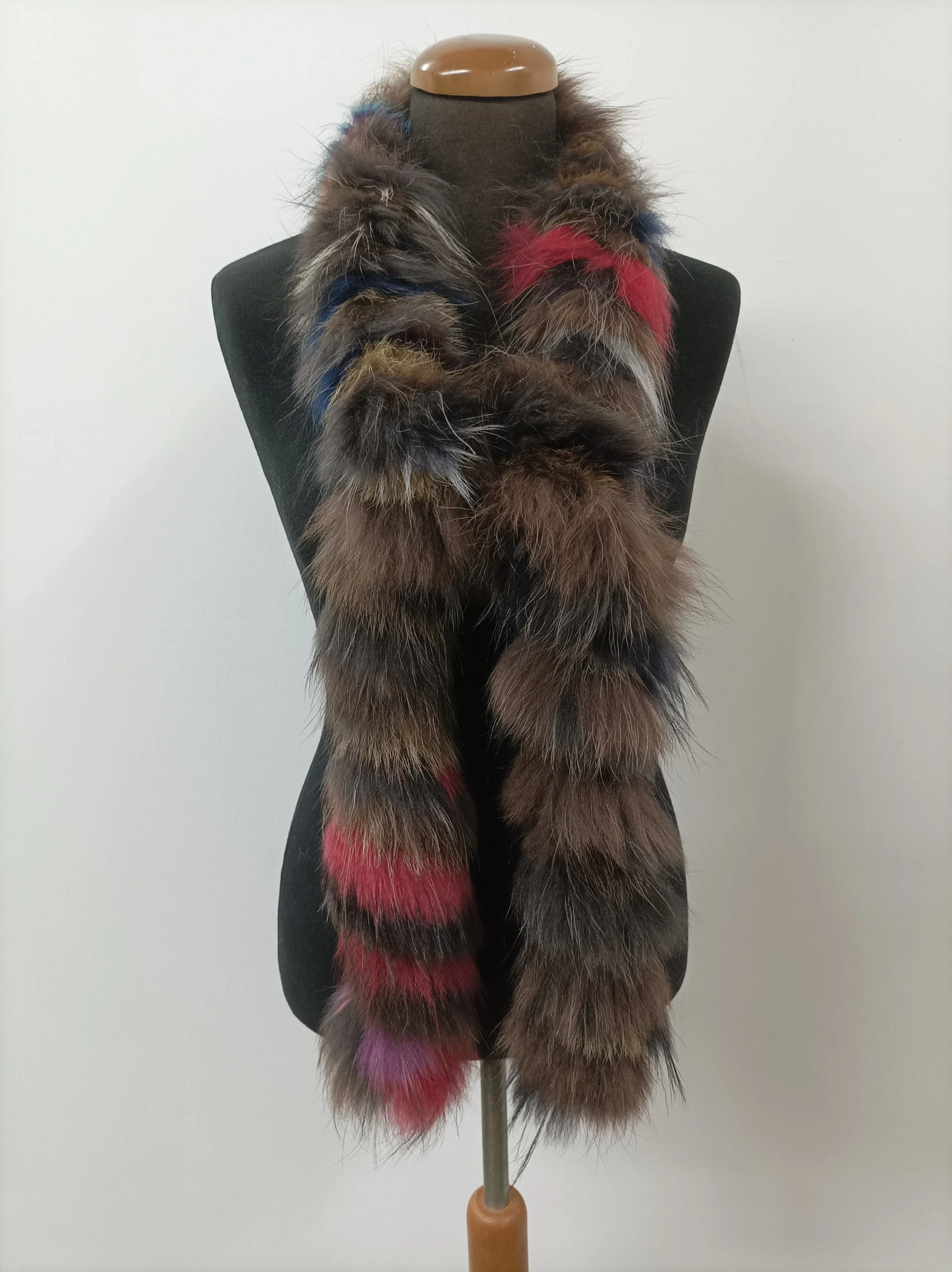 Fur Finn Raccoon multicolor long scarf fluffy and thick quality. - Image 4
