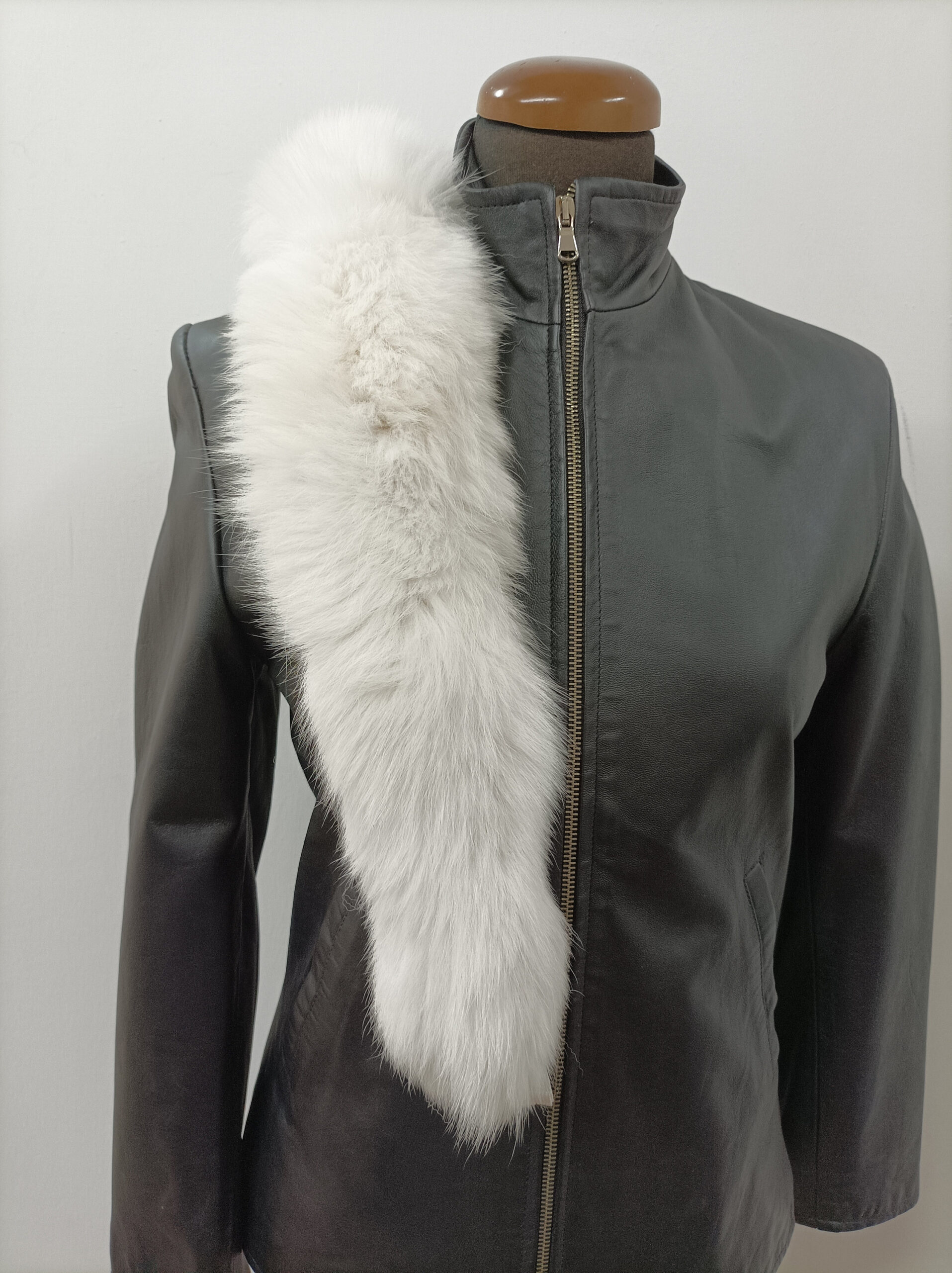 Real Fox hood trim, fur collar, white color, fox fur hood trim, fur scarf.