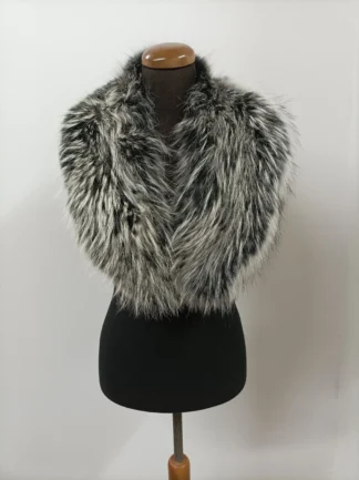 Finn Raccoon Fur Collar: Winter Coat Accessory