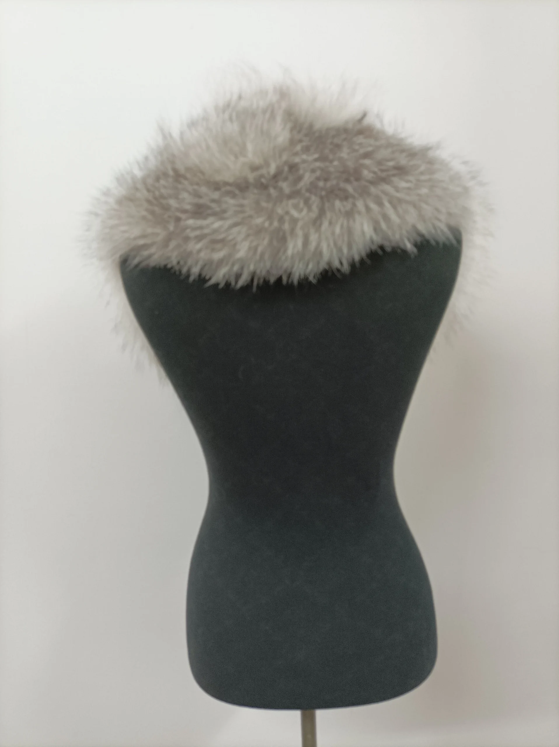 Real Fox Fur Collar: Silver Winter Coat Accessory - Image 2