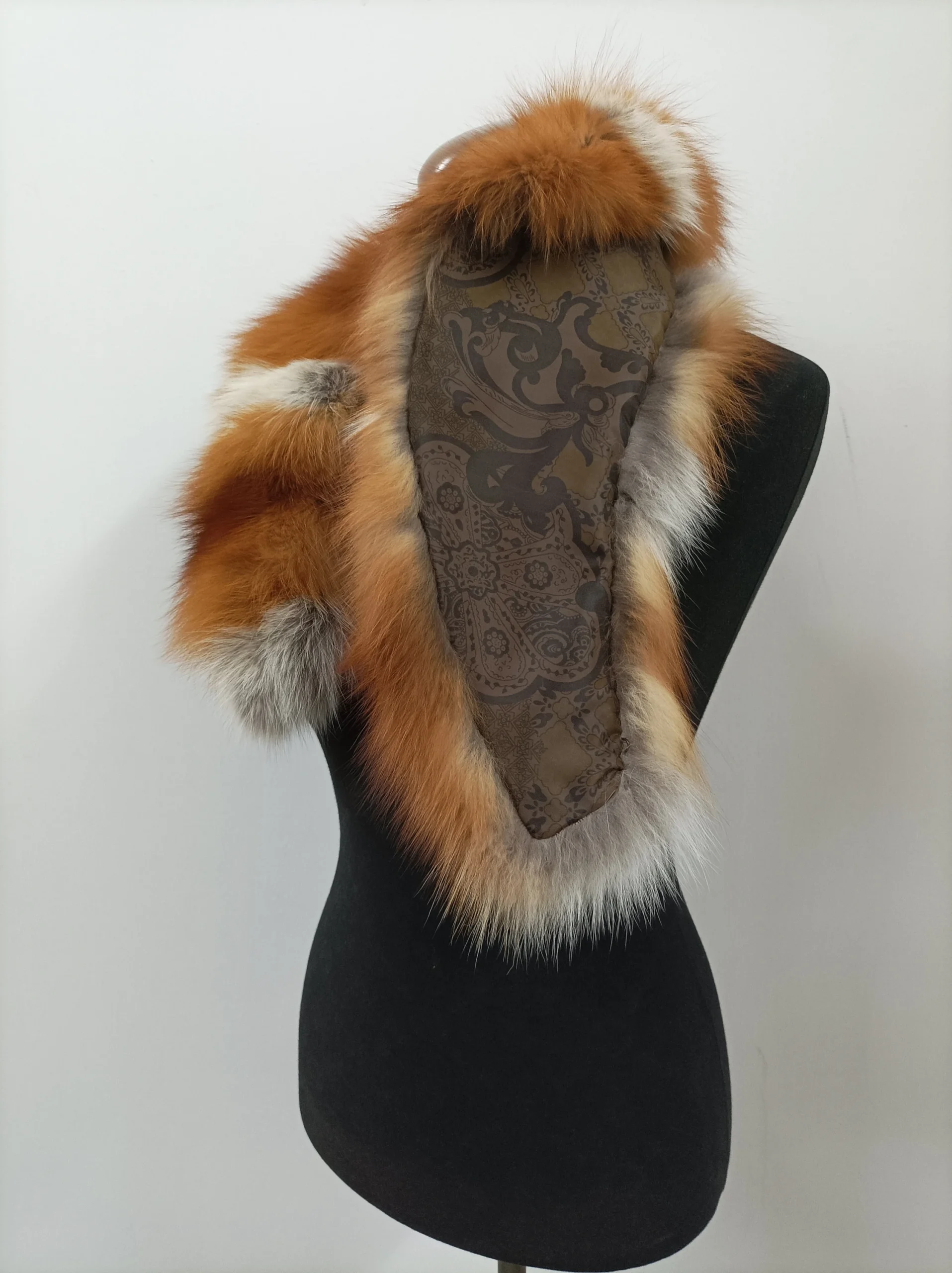 Real Fox Fur Collar: Natural Winter Coat Accessory - Image 2