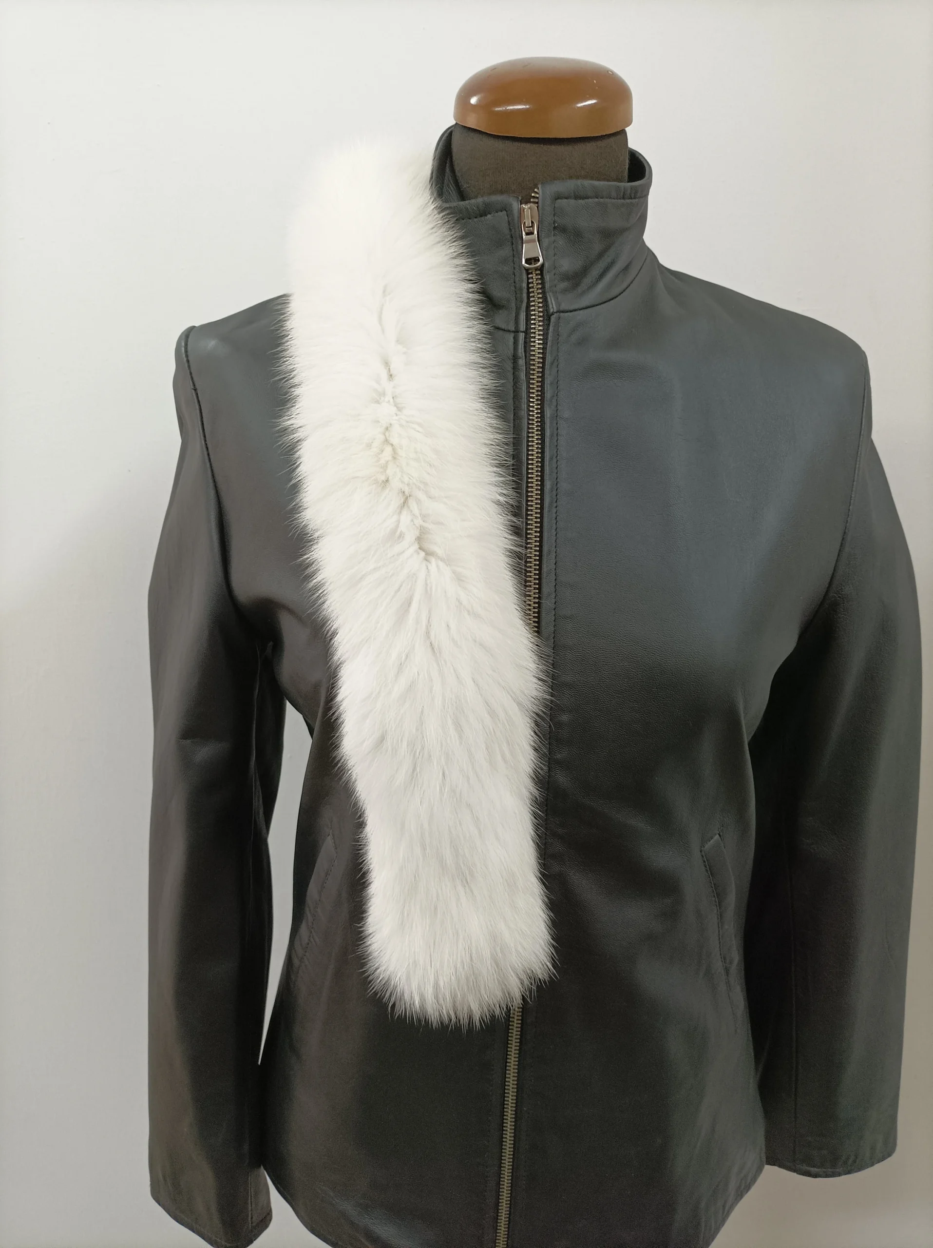Real Fox hood trim, fur collar, fox fur hood trim, fur scarf. - Image 2