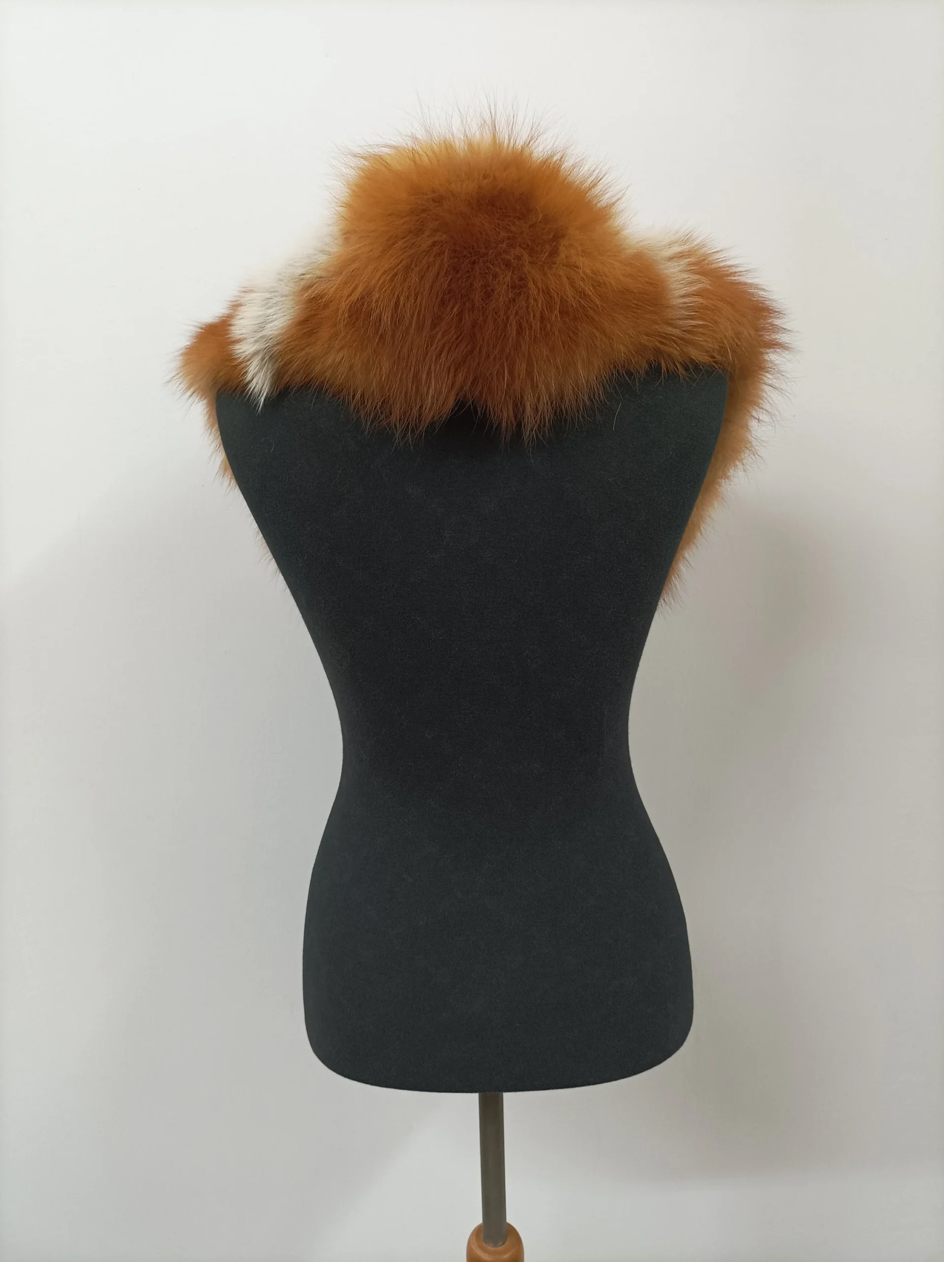Real Fox Fur Collar: Natural Winter Coat Accessory - Image 3