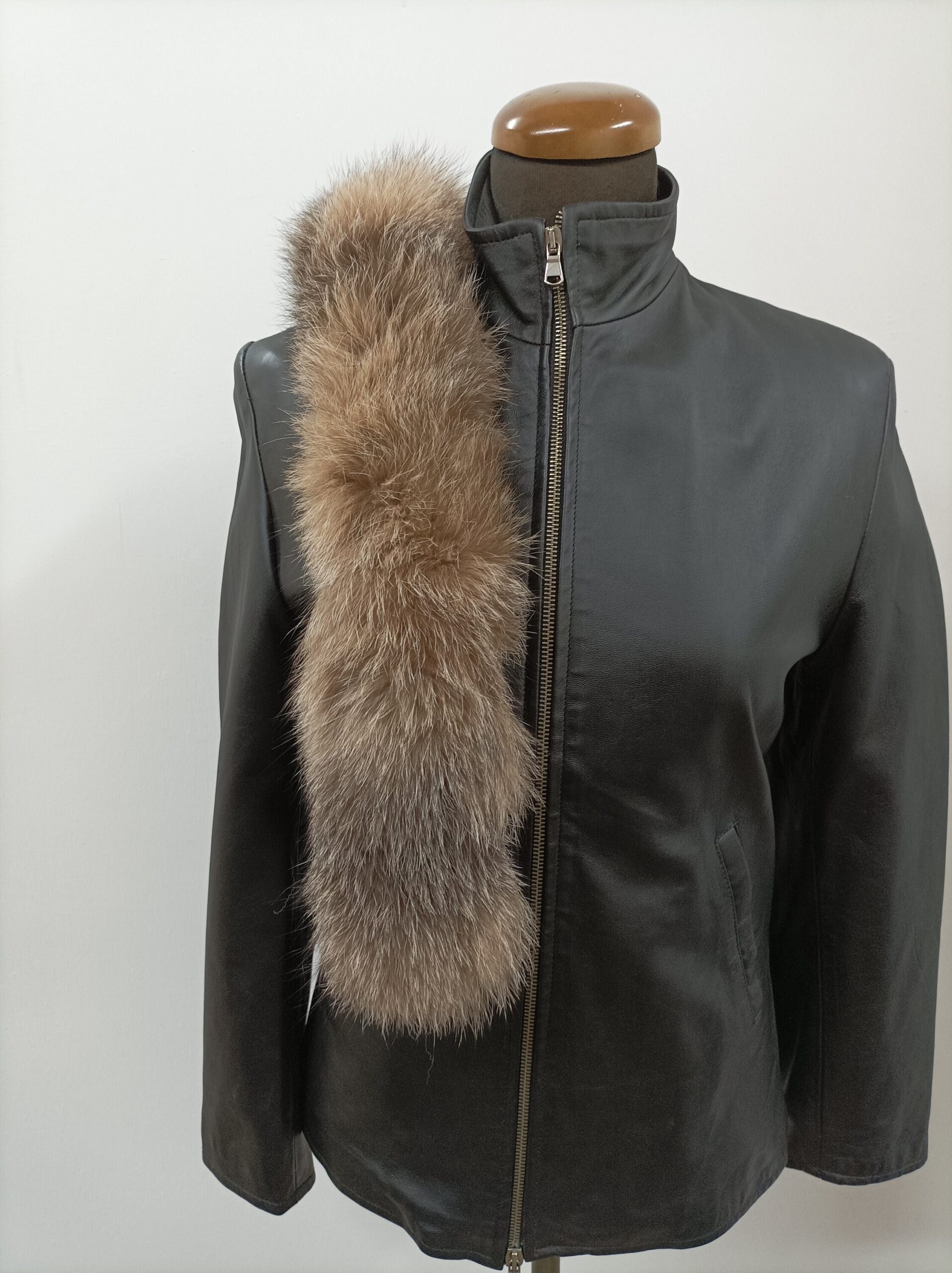 Real Fox Fur Hood Trim: Fur Scarf Collar (73cm) - Image 2