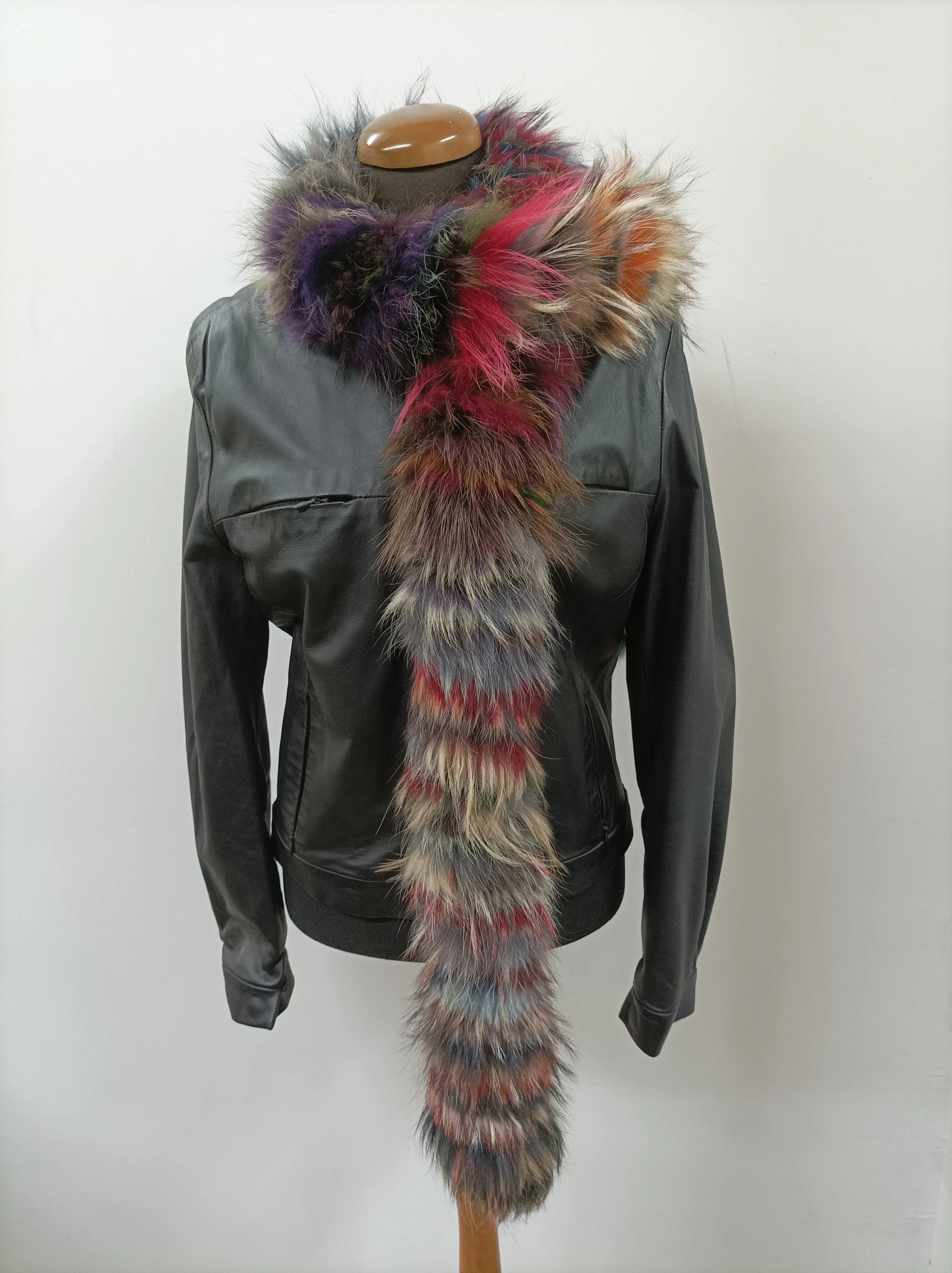 Fur Finn Raccoon multicolor long scarf fluffy and thick quality. - Image 2