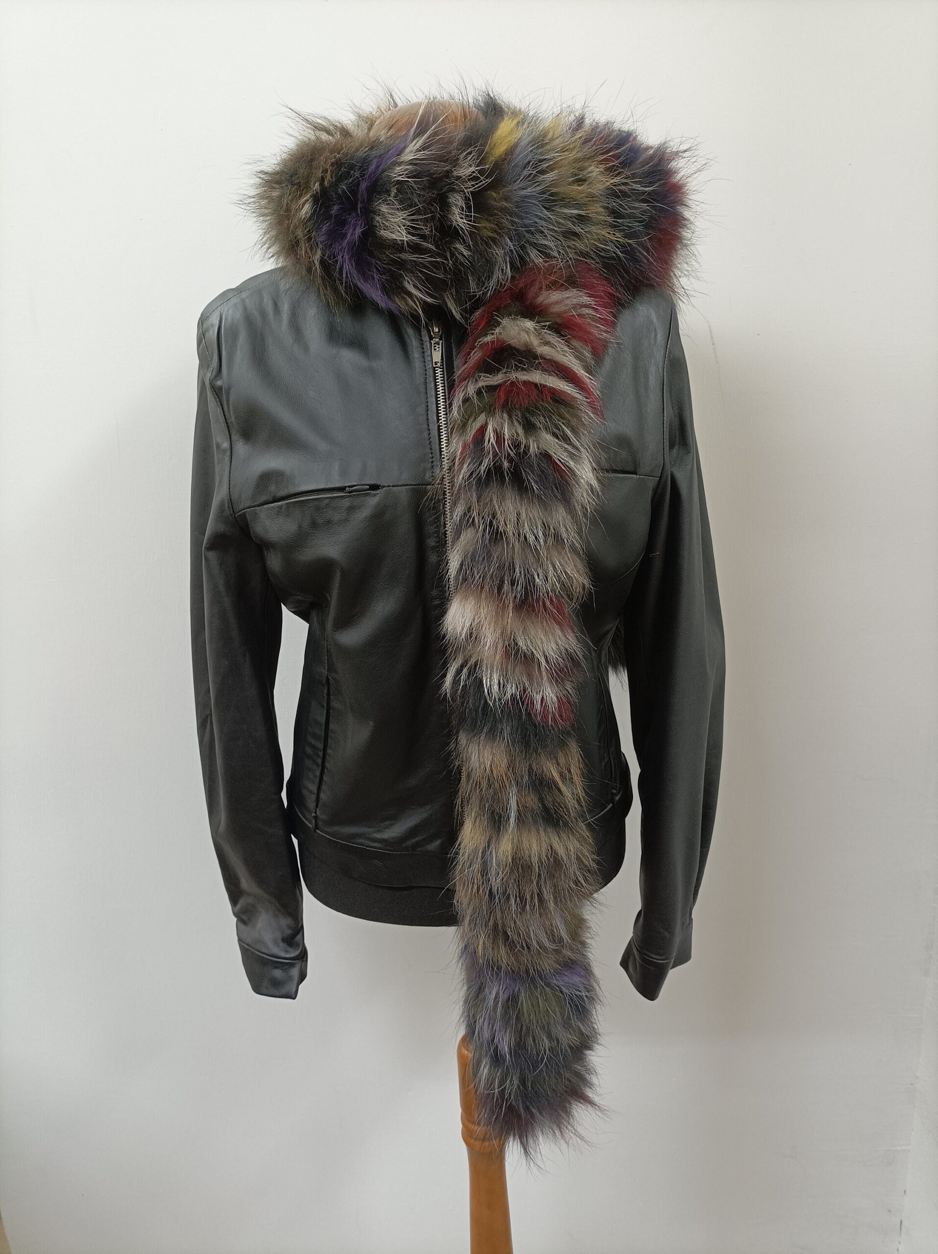 Fur Finn Raccoon multicolor long scarf fluffy and thick quality. - Image 2