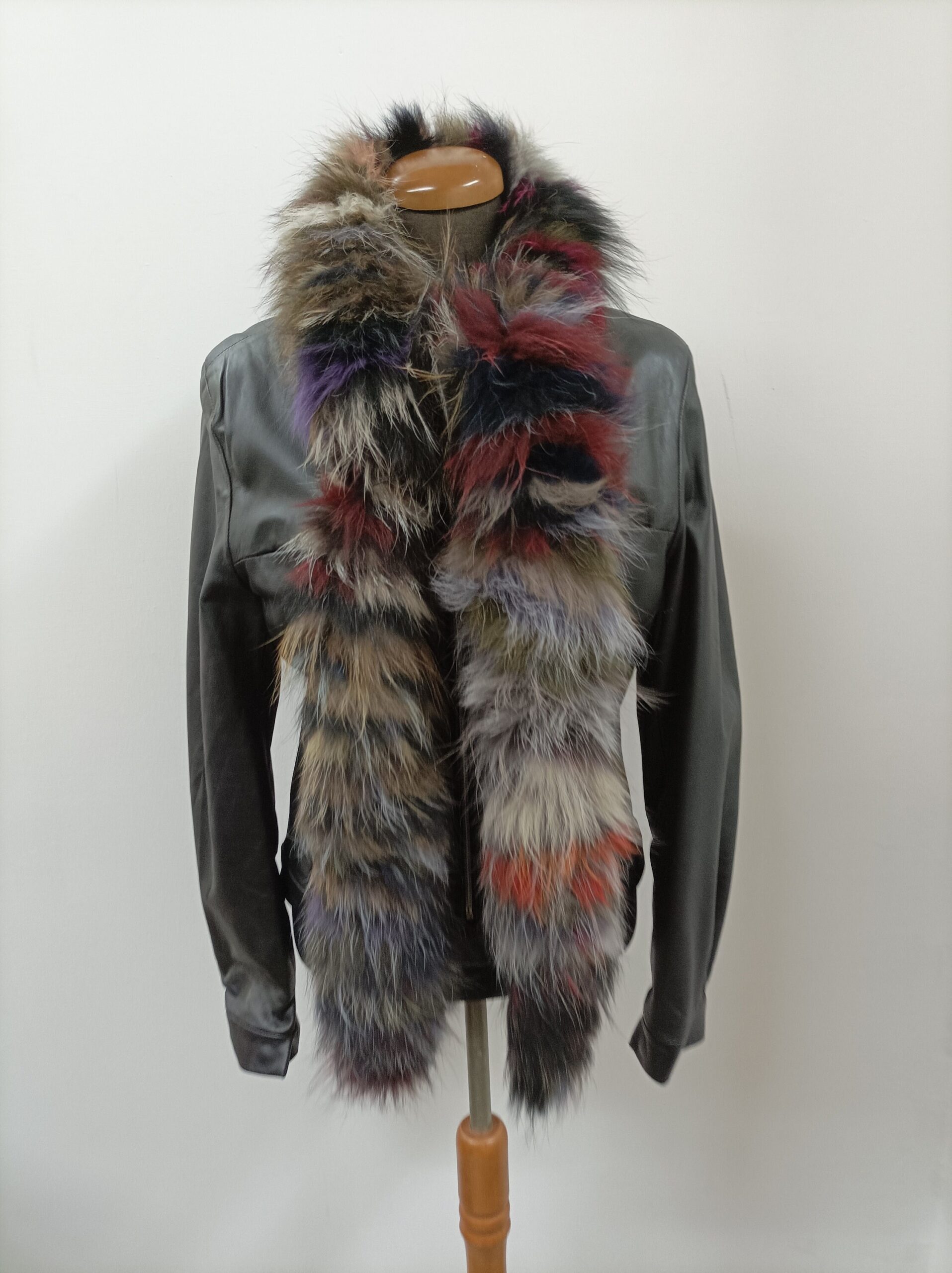 Fur Finn Raccoon multicolor long scarf fluffy and thick quality. - Image 3
