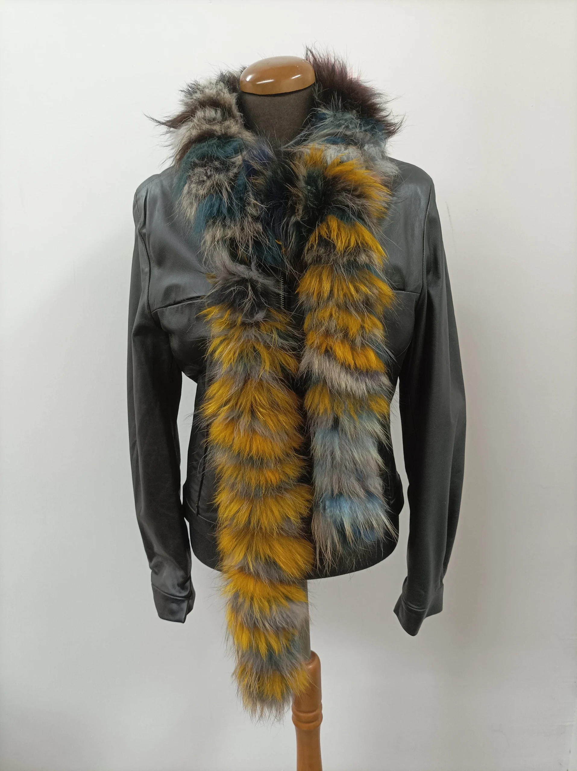Fur Finn Raccoon multicolor long scarf fluffy and thick quality. - Image 2