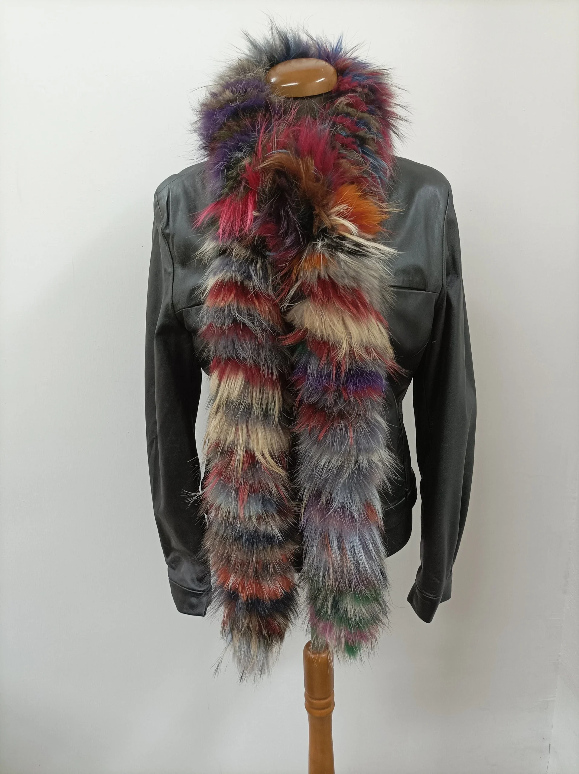 Fur Finn Raccoon multicolor long scarf fluffy and thick quality. - Image 3
