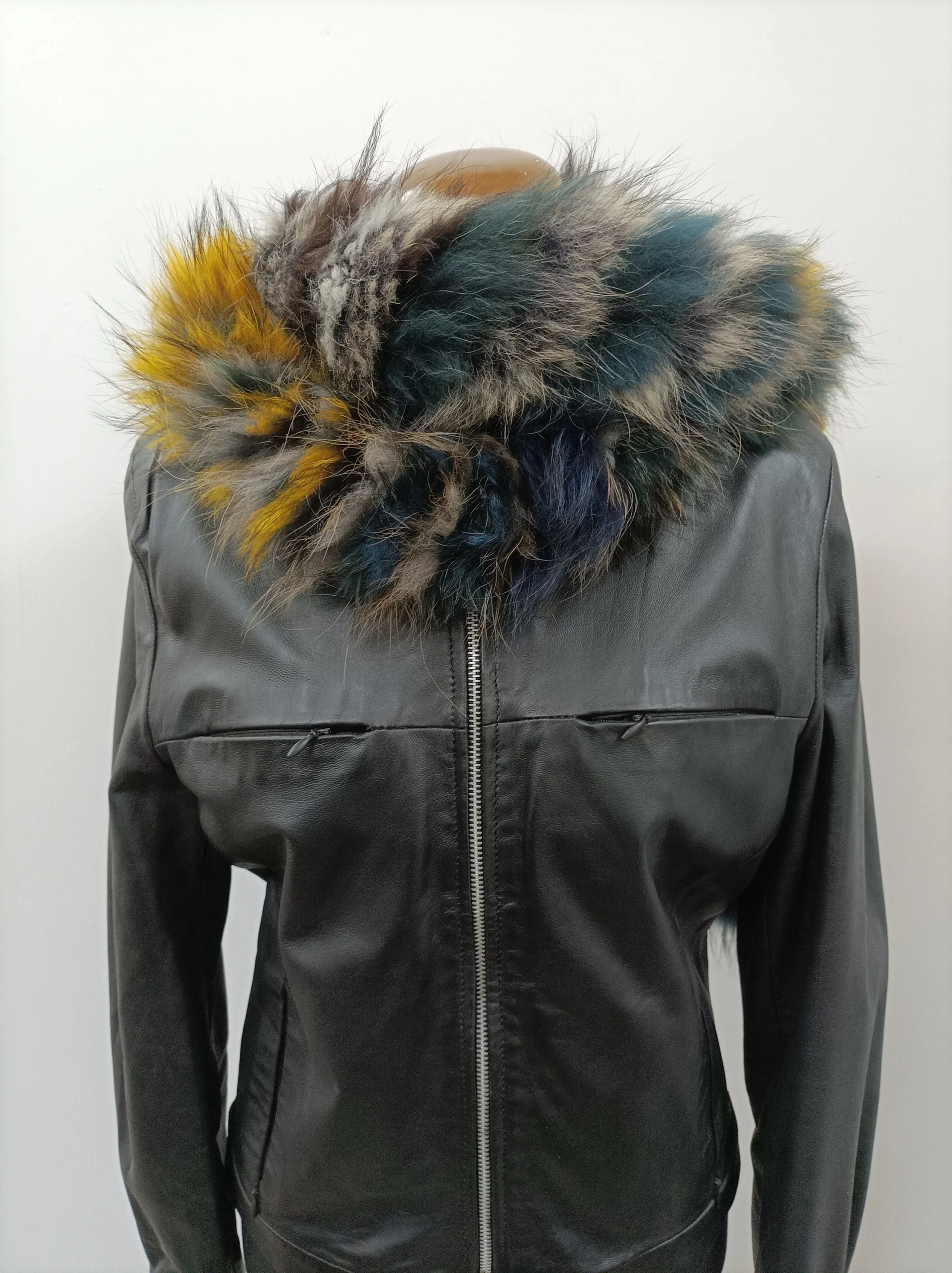 Fur Finn Raccoon multicolor long scarf fluffy and thick quality. - Image 3