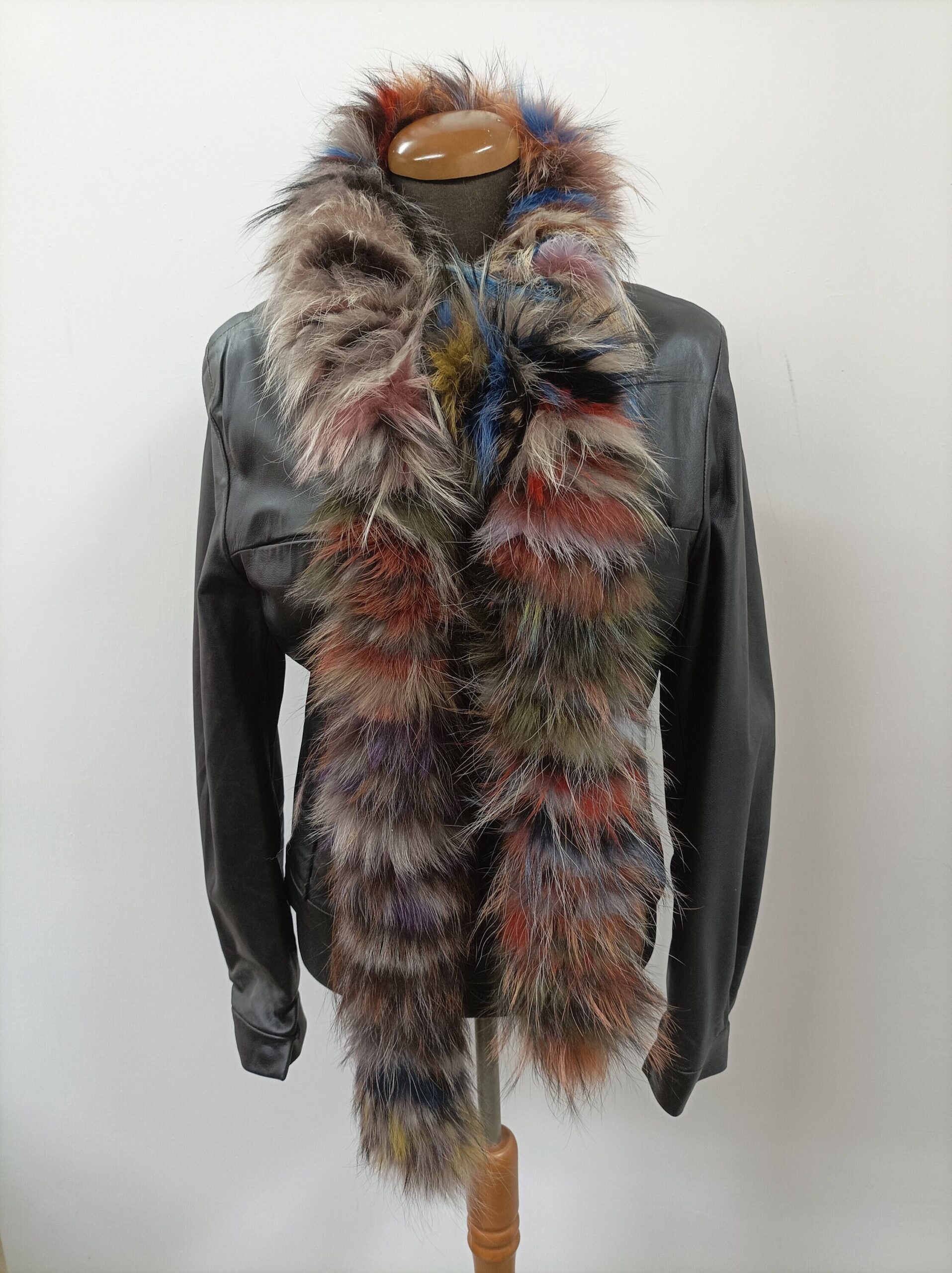 Fur Finn Raccoon multicolor long scarf fluffy and thick quality. - Image 2