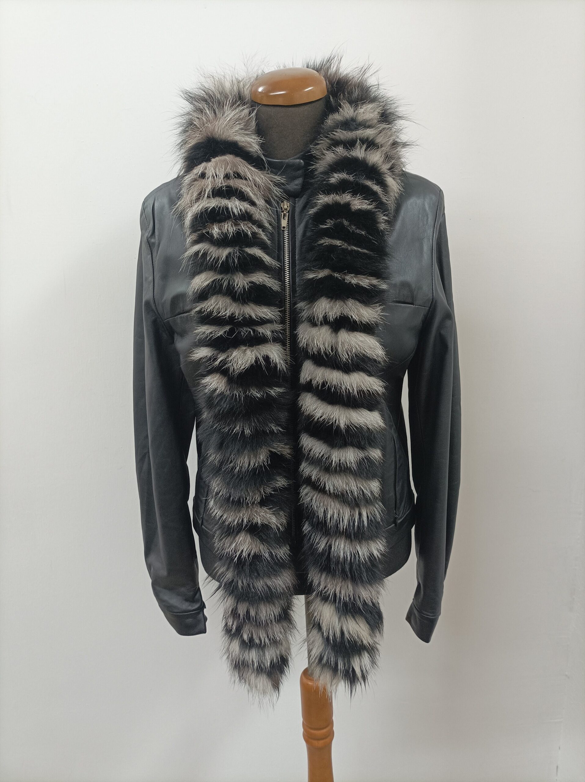 Scarf fur,fur fox silver and black color, long scarf fluffy and thick quality.