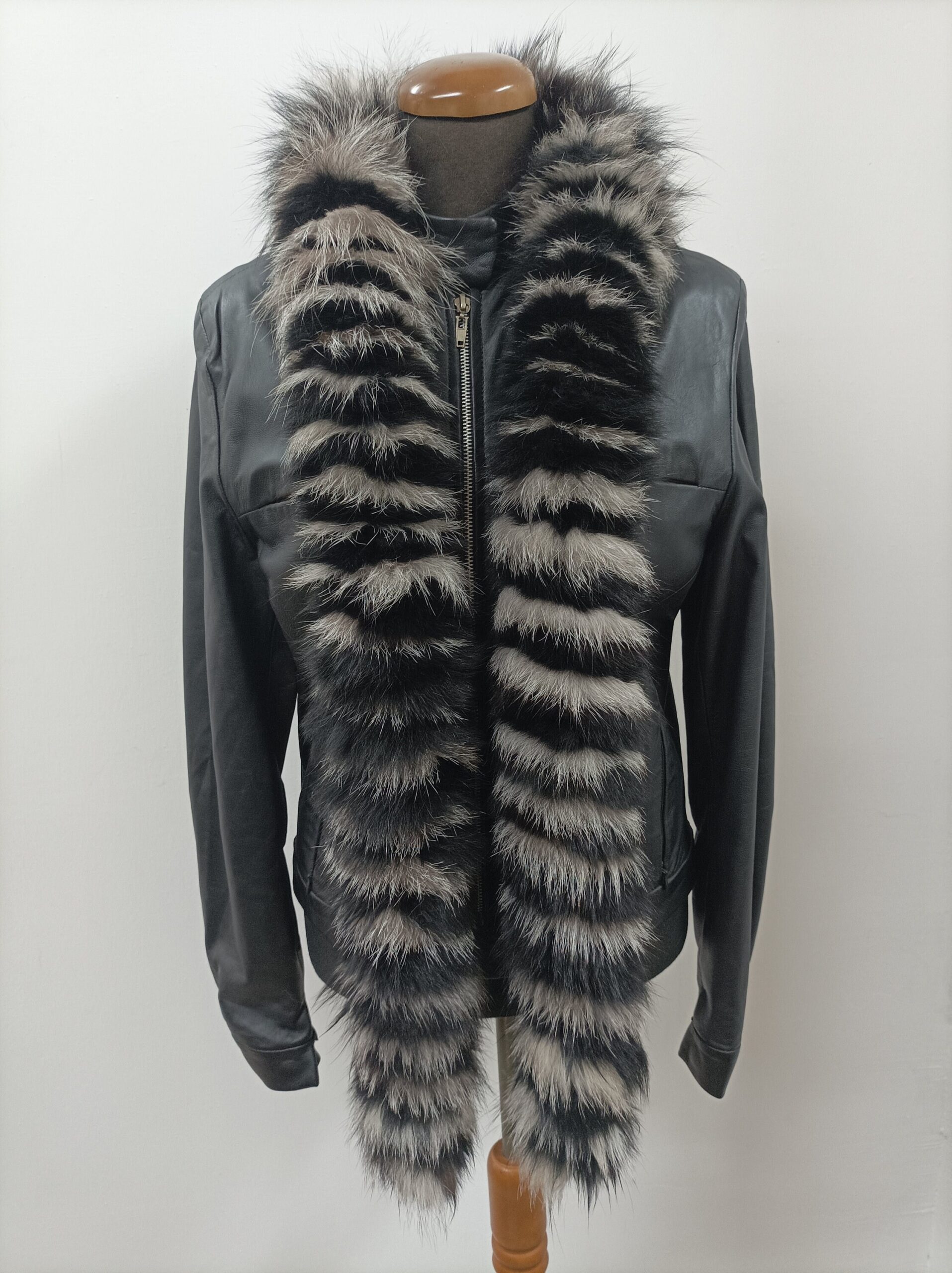 Scarf fur,fur fox silver and black color, long scarf fluffy and thick quality. - Image 2