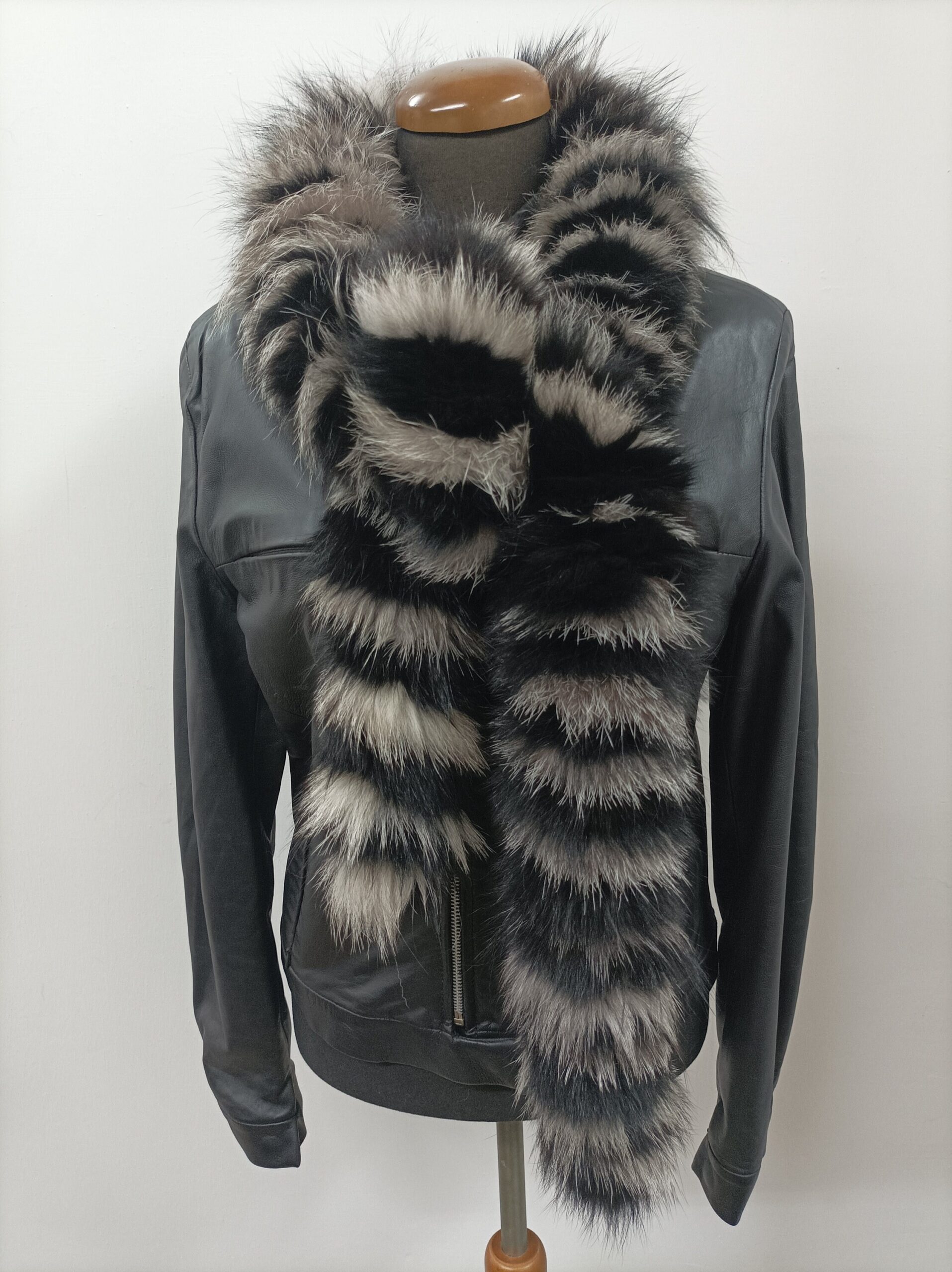 Scarf fur,fur fox silver and black color, long scarf fluffy and thick quality. - Image 6
