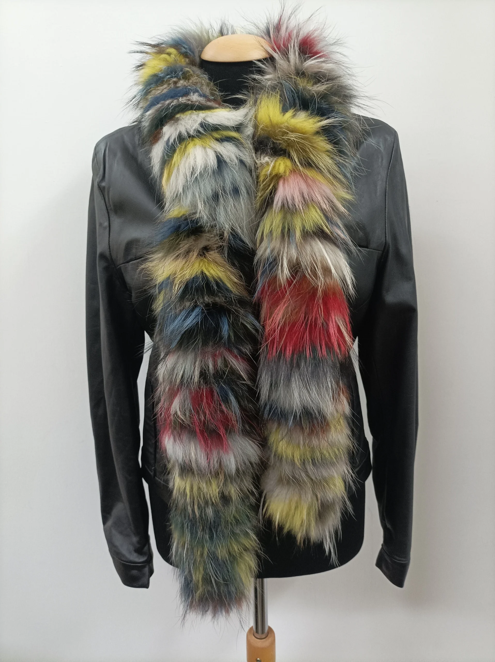 Fur Finn Raccoon multicolor long scarf fluffy and thick quality. - Image 2