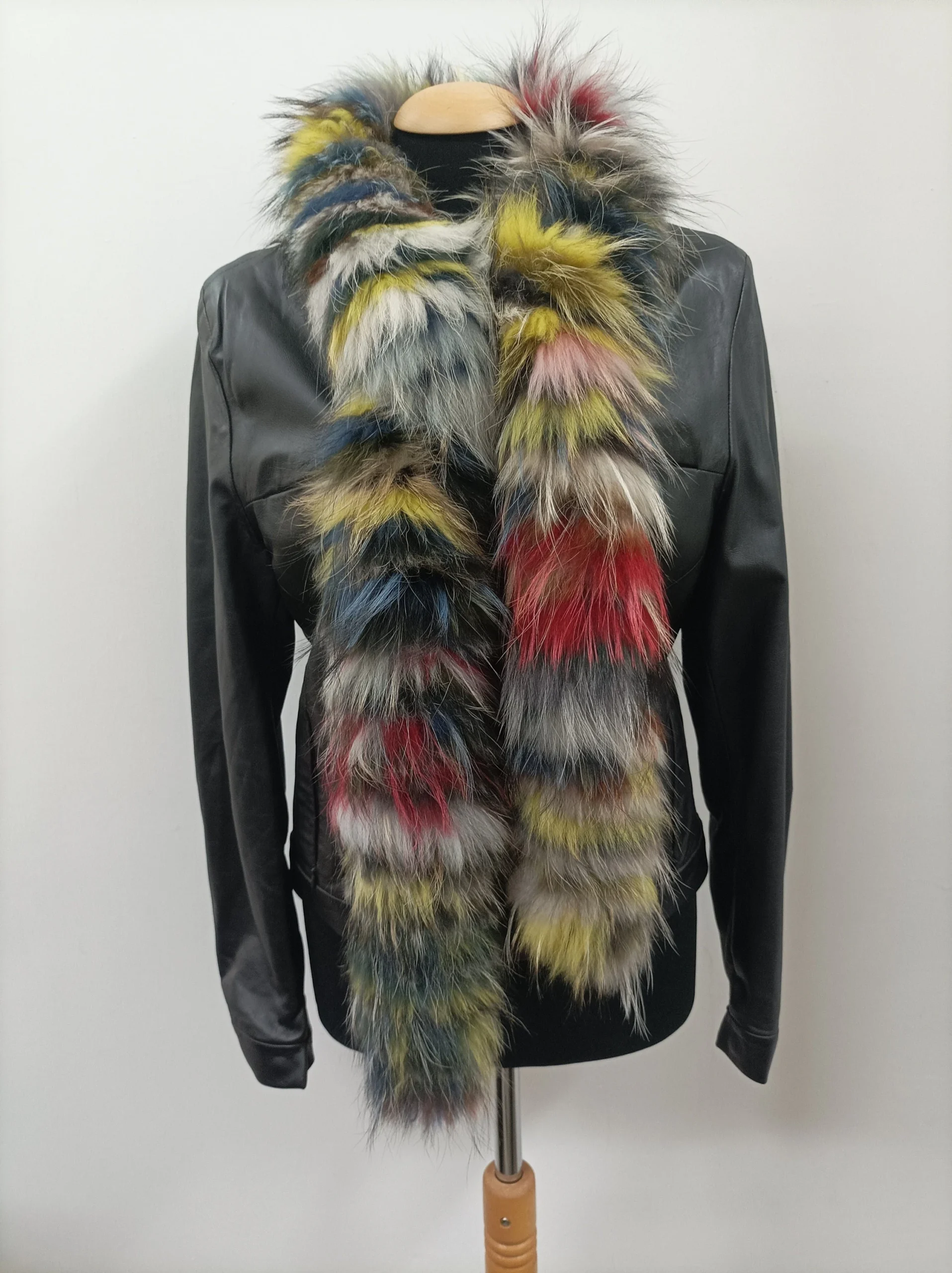 Fur Finn Raccoon multicolor long scarf fluffy and thick quality. - Image 3