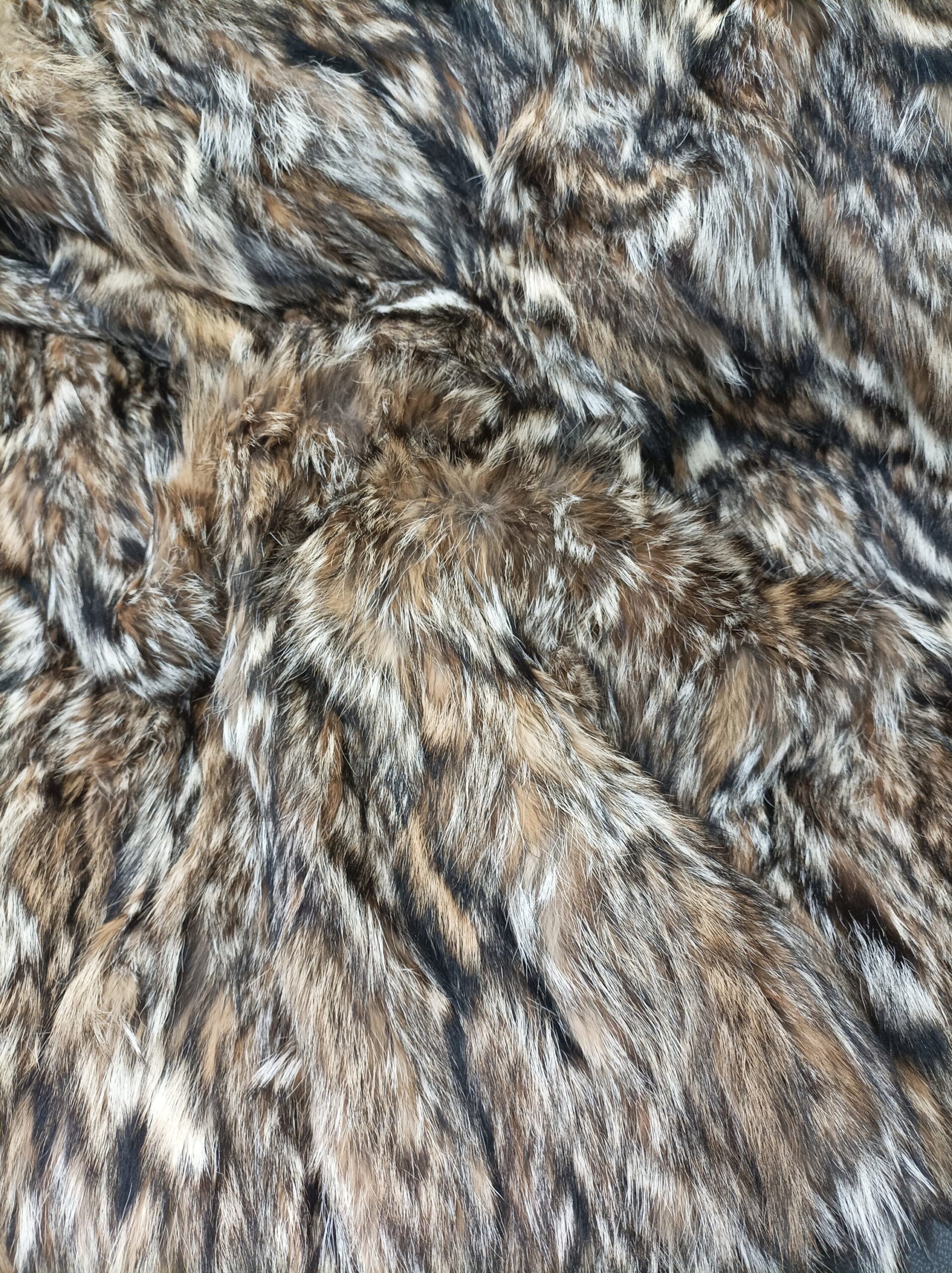 Real Coyote fur blanket throw ,natural color, Home warmer - Image 2