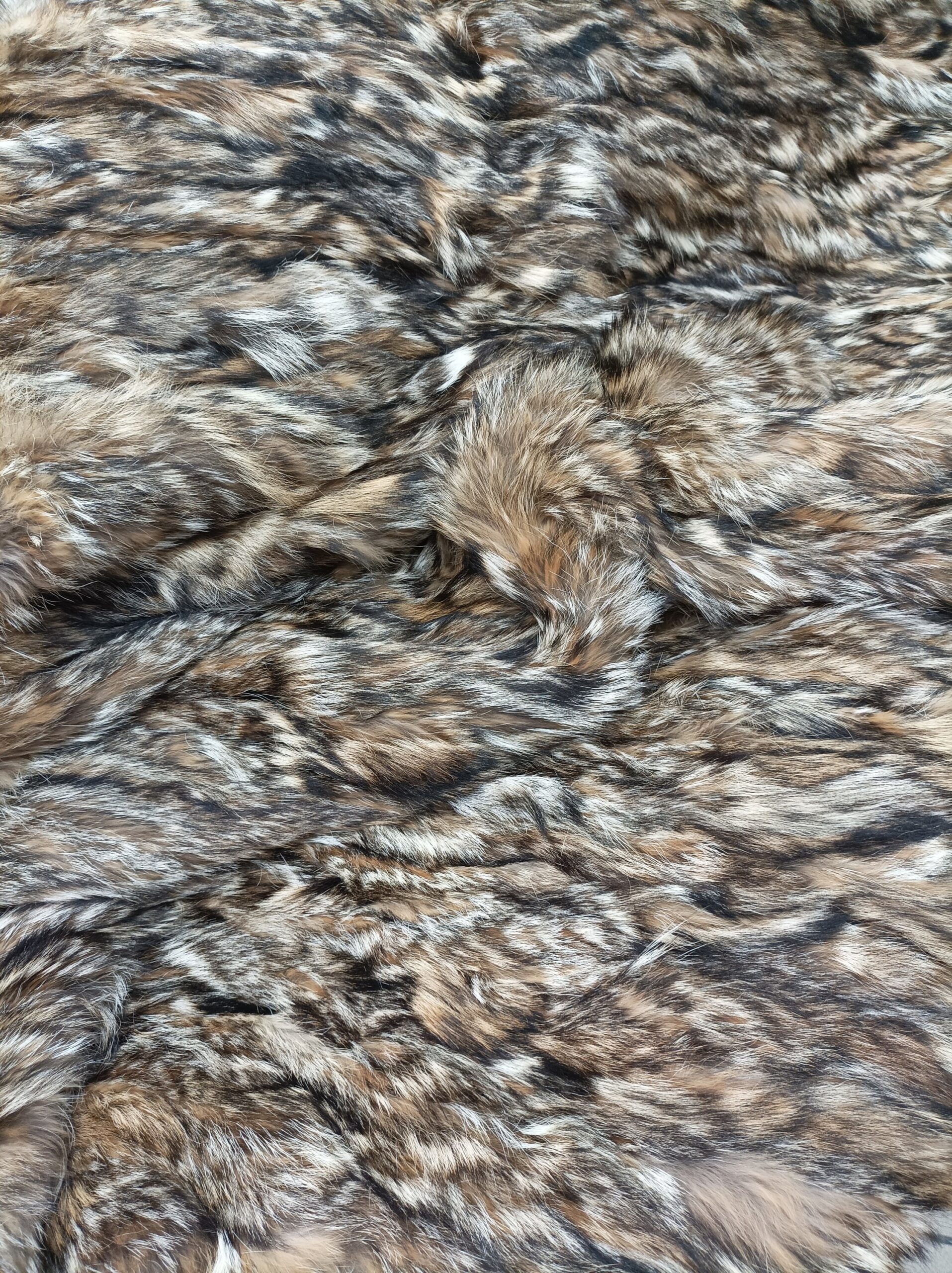 Real Coyote fur blanket throw ,natural color, Home warmer - Image 3