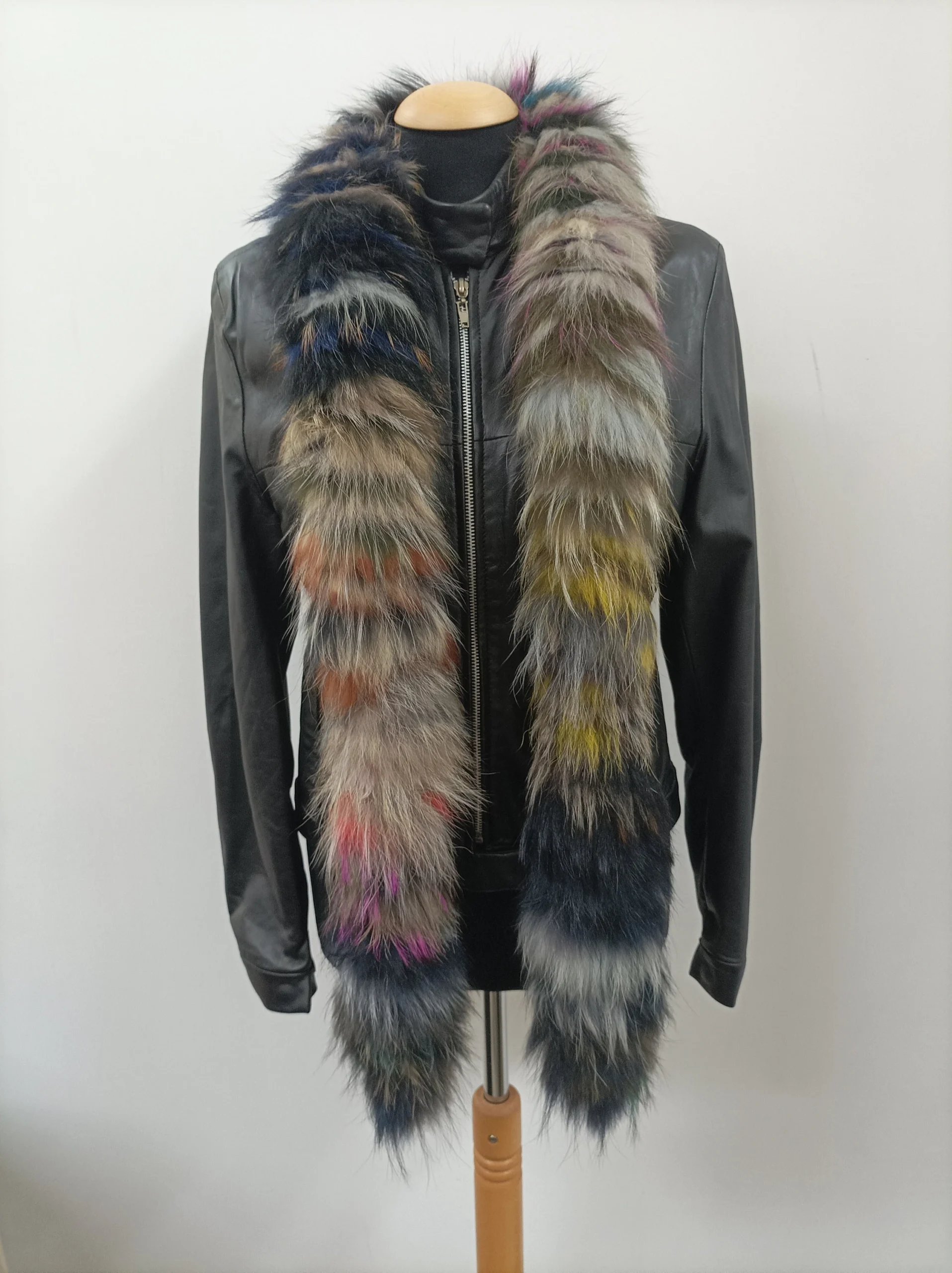 Fur Finn Raccoon multicolor long scarf fluffy and thick quality. - Image 2