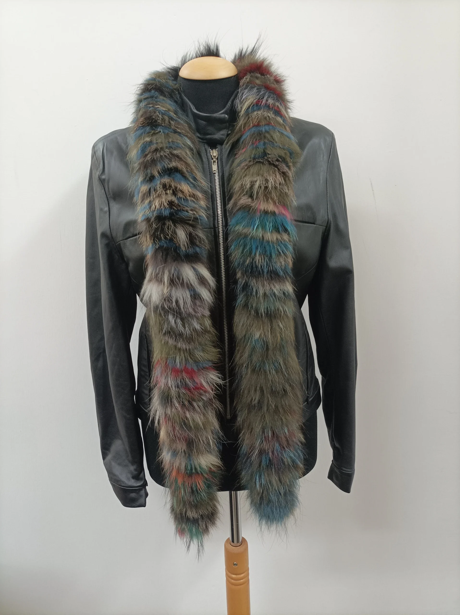 Fur Finn Raccoon multicolor long scarf fluffy and thick quality. - Image 2