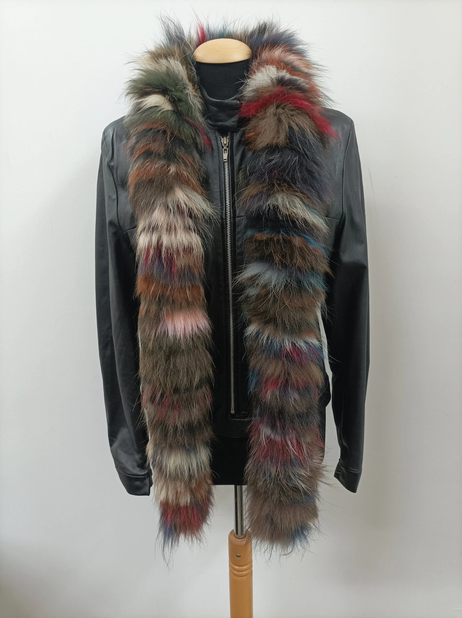 Fur Finn Raccoon multicolor long scarf fluffy and thick quality. - Image 2