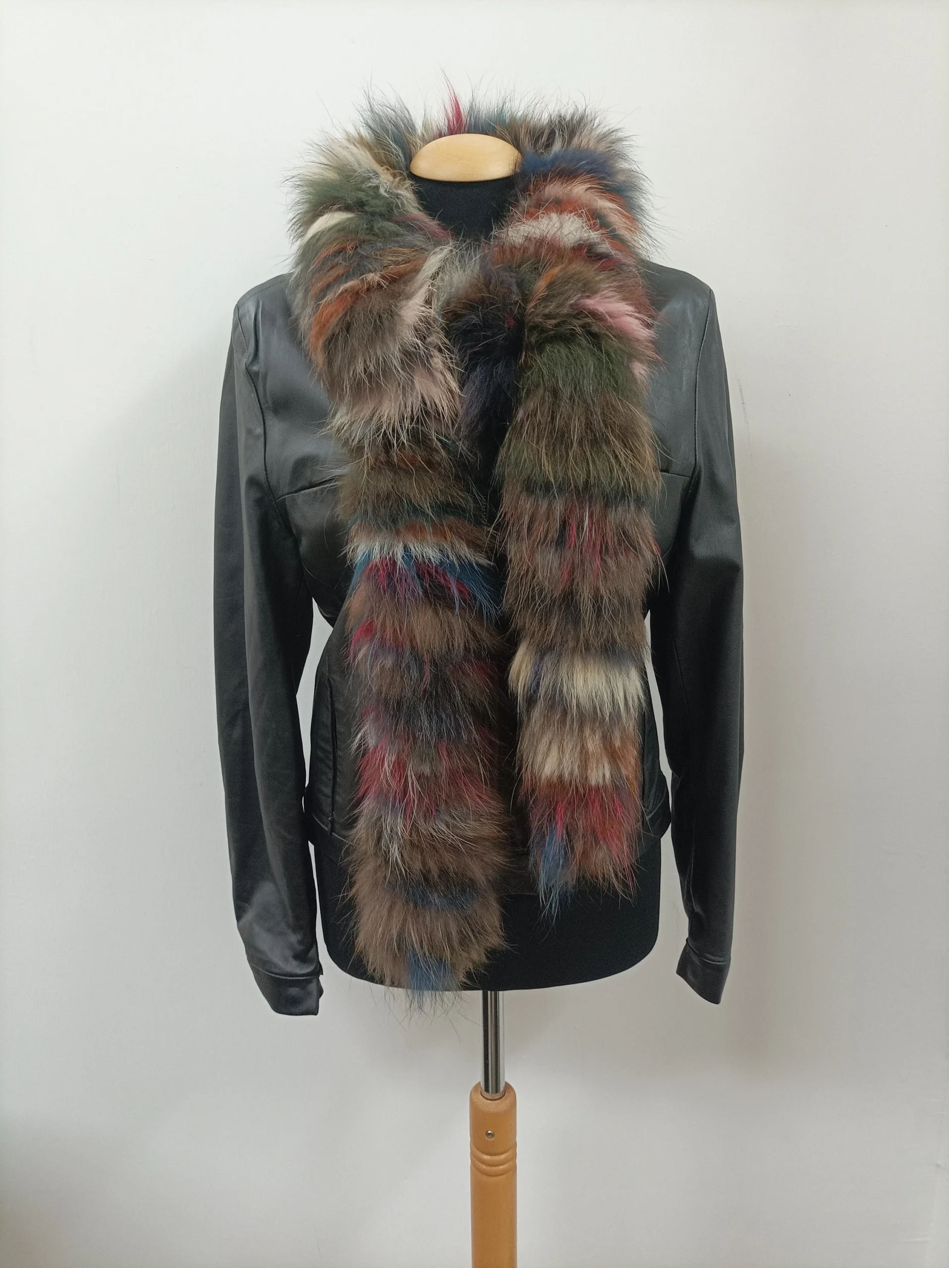 Fur Finn Raccoon multicolor long scarf fluffy and thick quality. - Image 3