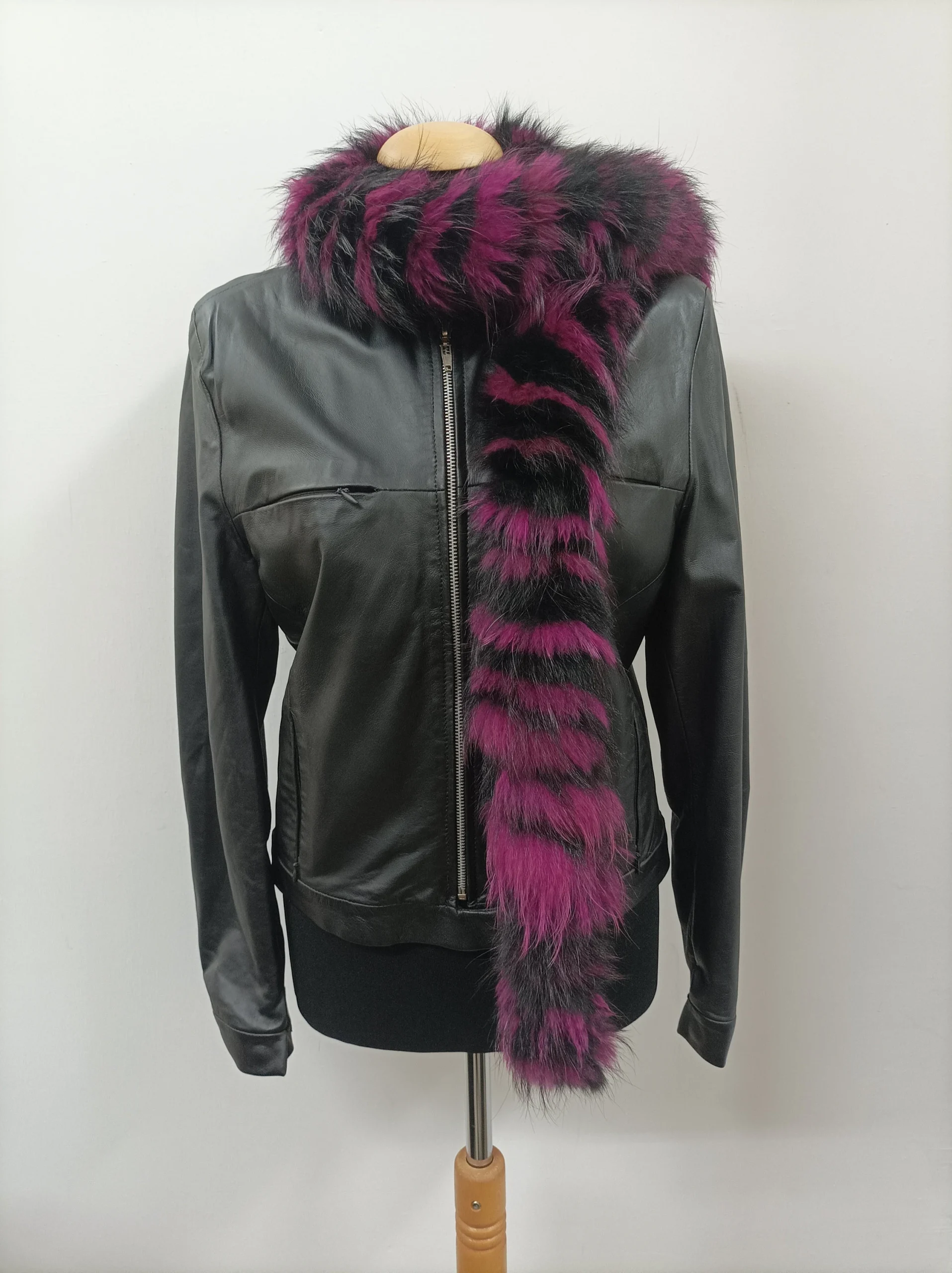 Fur Finn Raccoon multicolor long scarf fluffy and thick quality. - Image 2