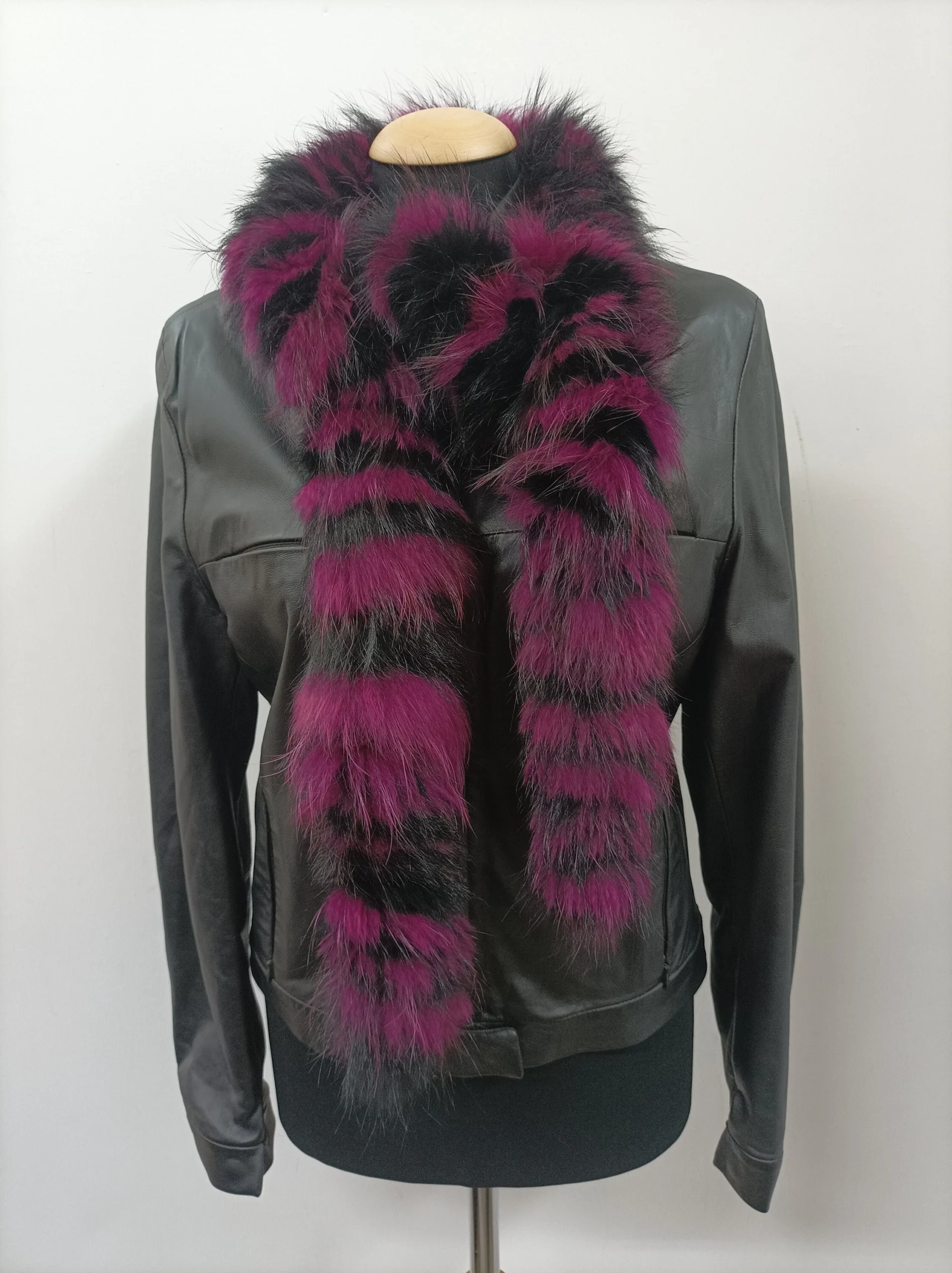 Fur Finn Raccoon multicolor long scarf fluffy and thick quality. - Image 3