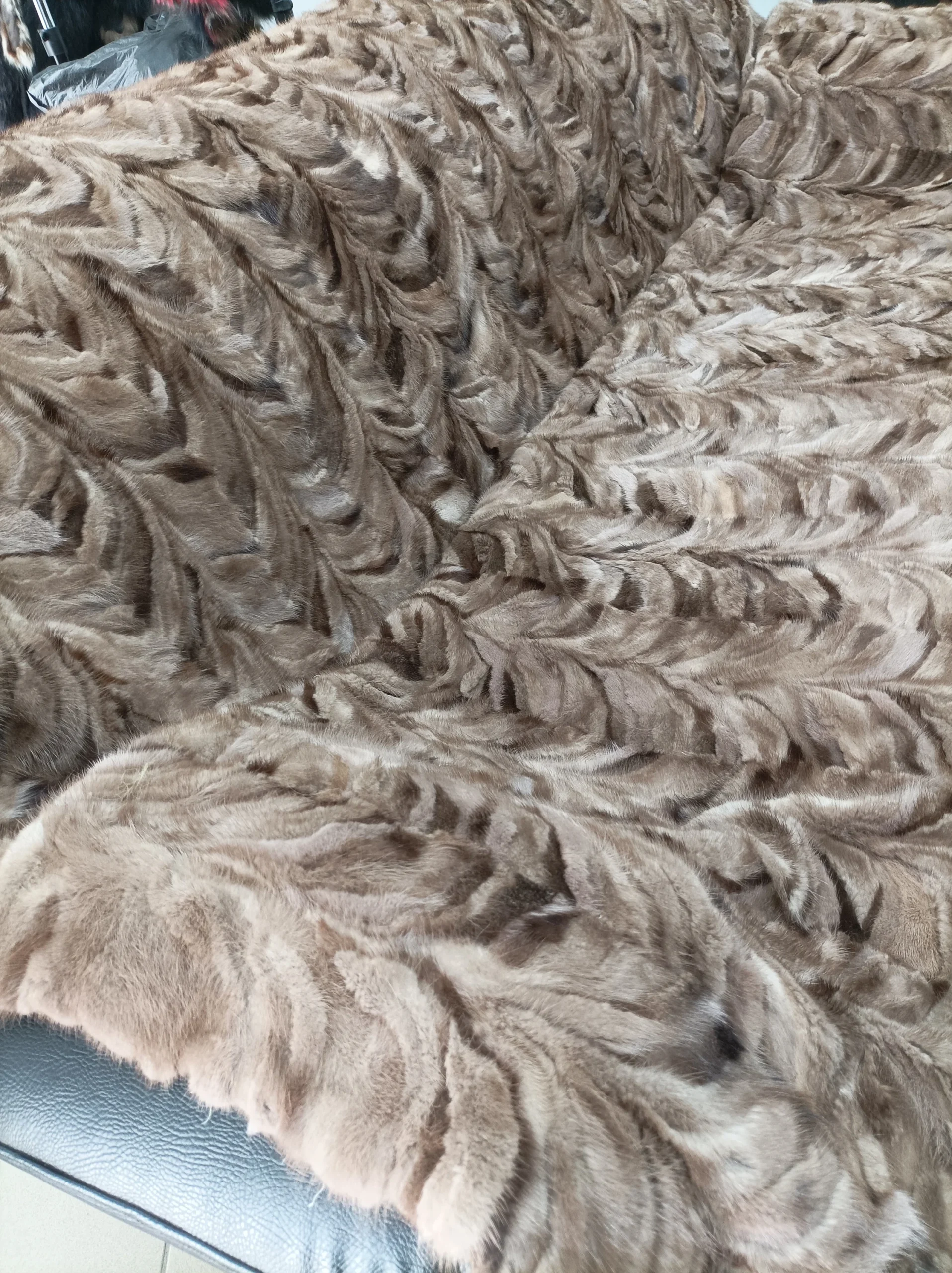 Real Mink Fur Blanket: Soft Home Throw - Image 3