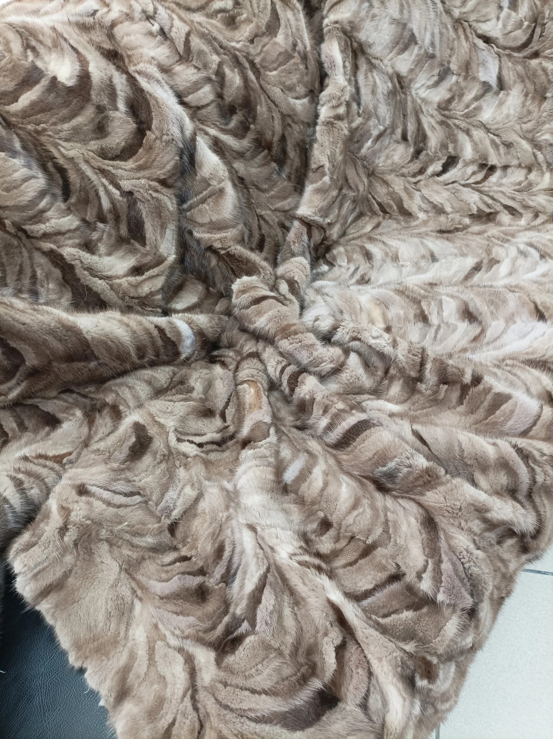 Real Mink Fur Blanket: Soft Home Throw - Image 4