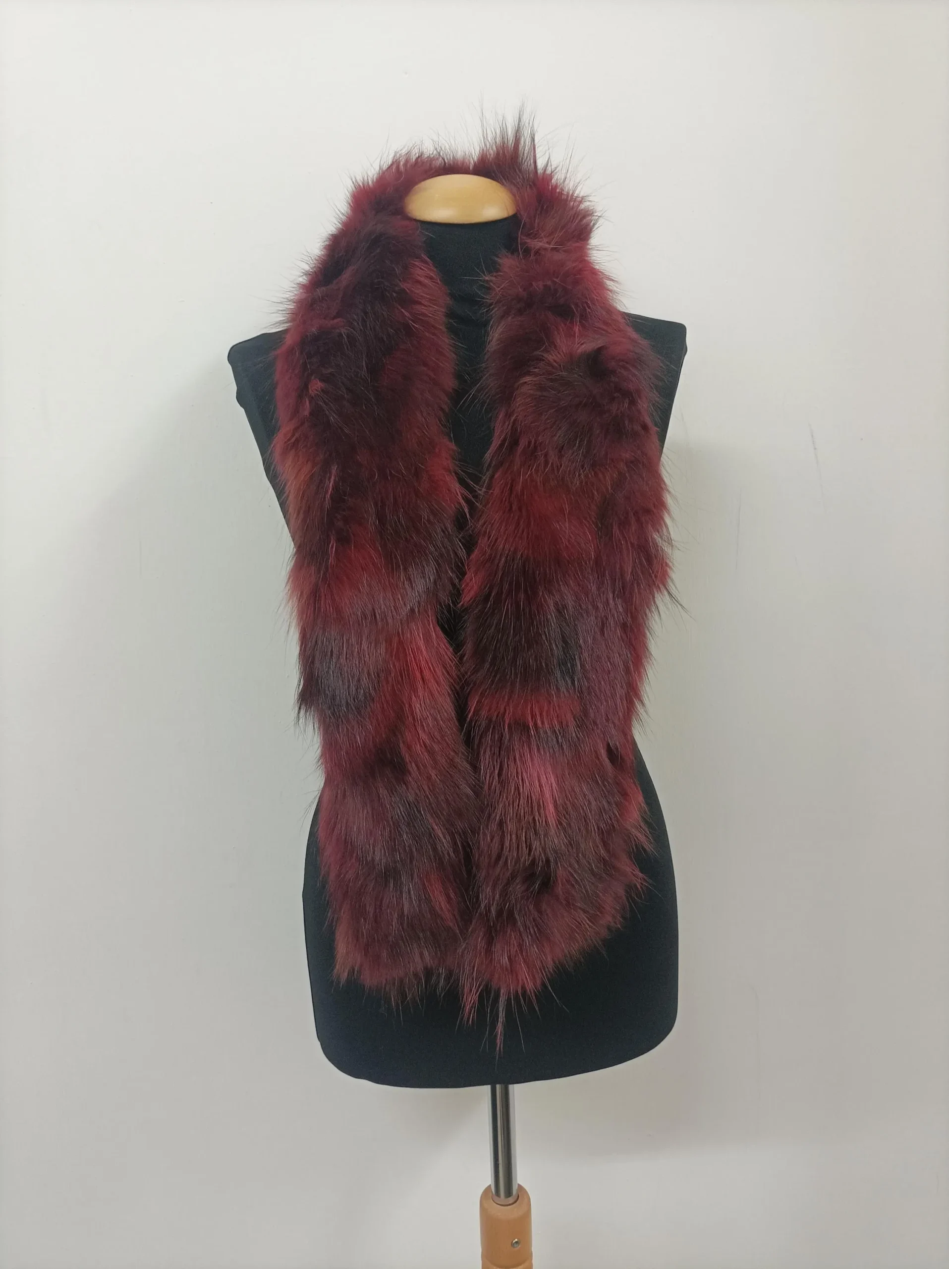 Finn Raccoon Fur Scarf: Unisex Winter Warmer - Image 2
