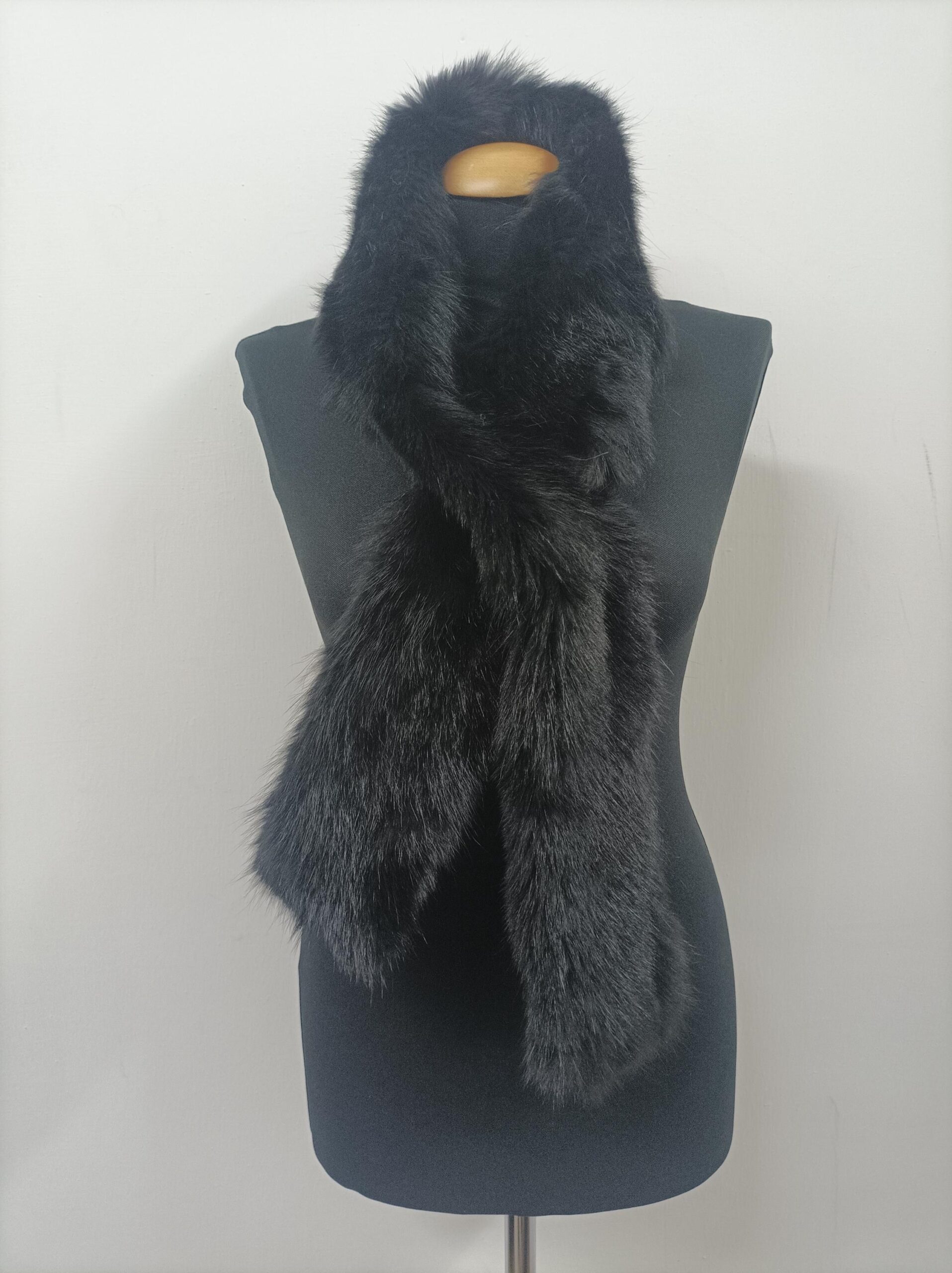 Black Finn Raccoon Fur Scarf: Unisex Winter Accessory