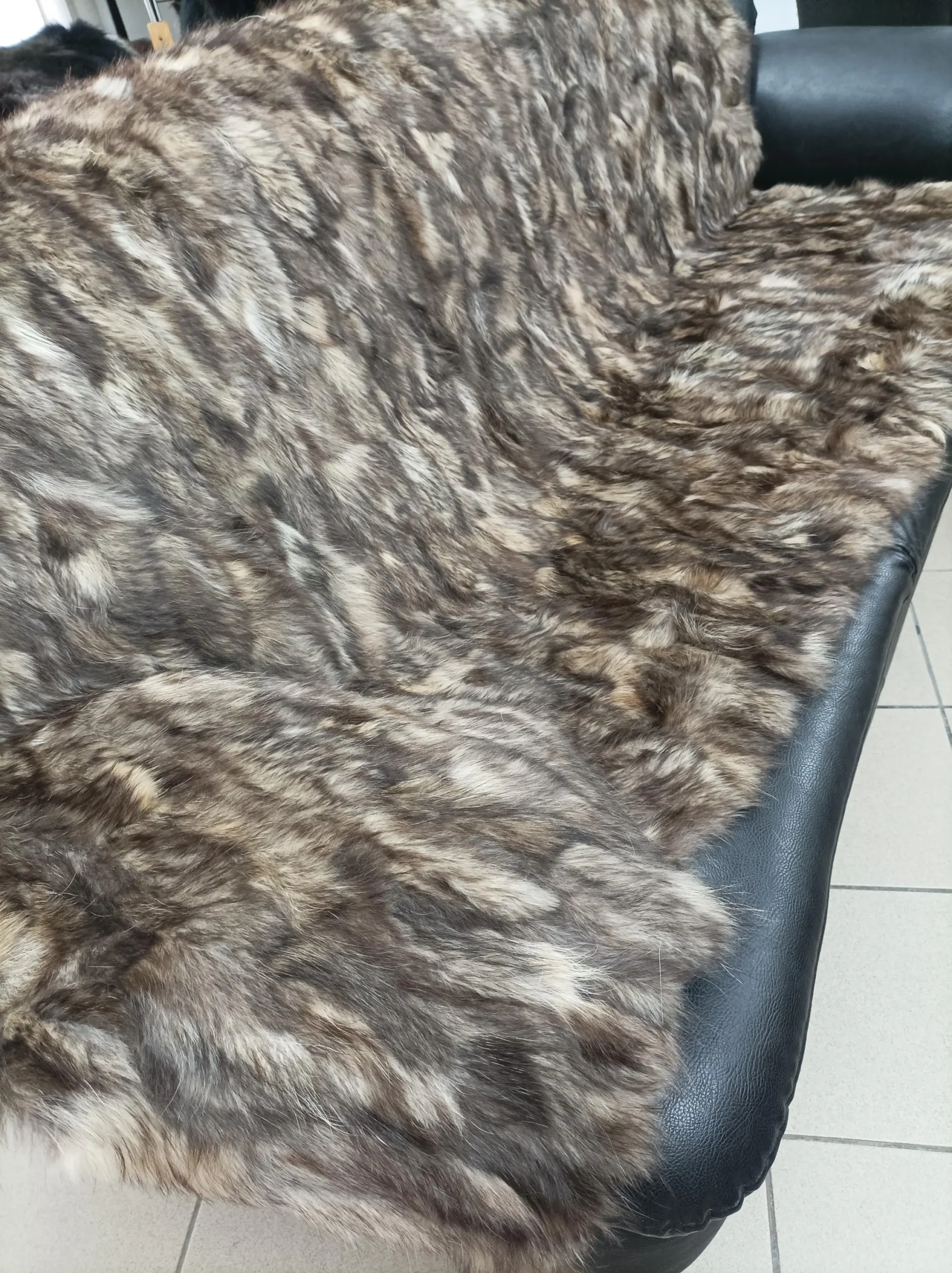Real Finn Raccoon Fur Blanket: Natural Home Warmer - Image 2