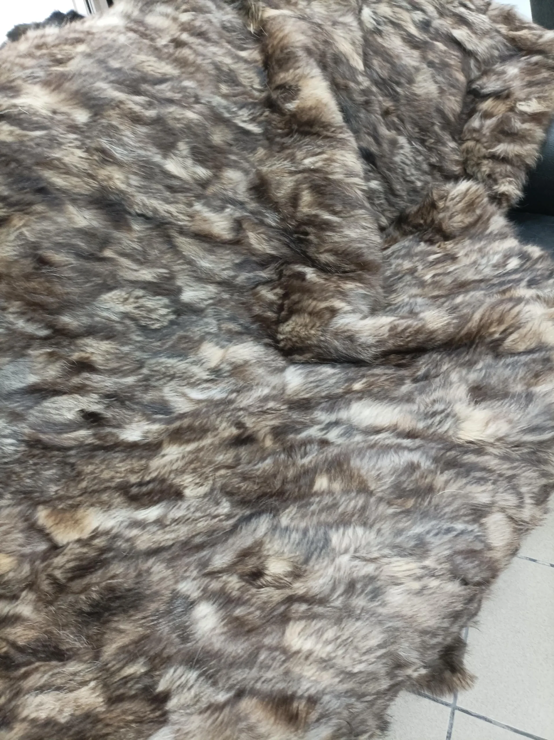 Real Finn Raccoon Fur Blanket: Natural Home Warmer - Image 3