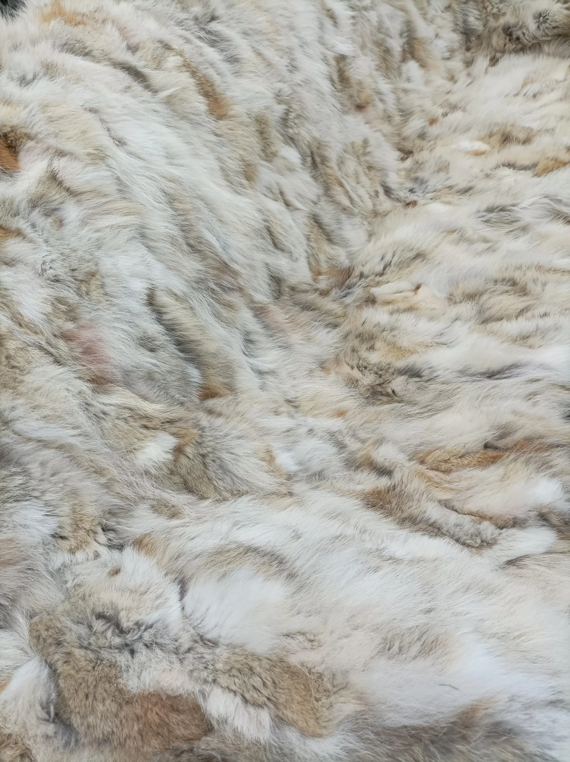 Real Coyote Fur Blanket Throw: Natural Color Home Accessory - Image 4