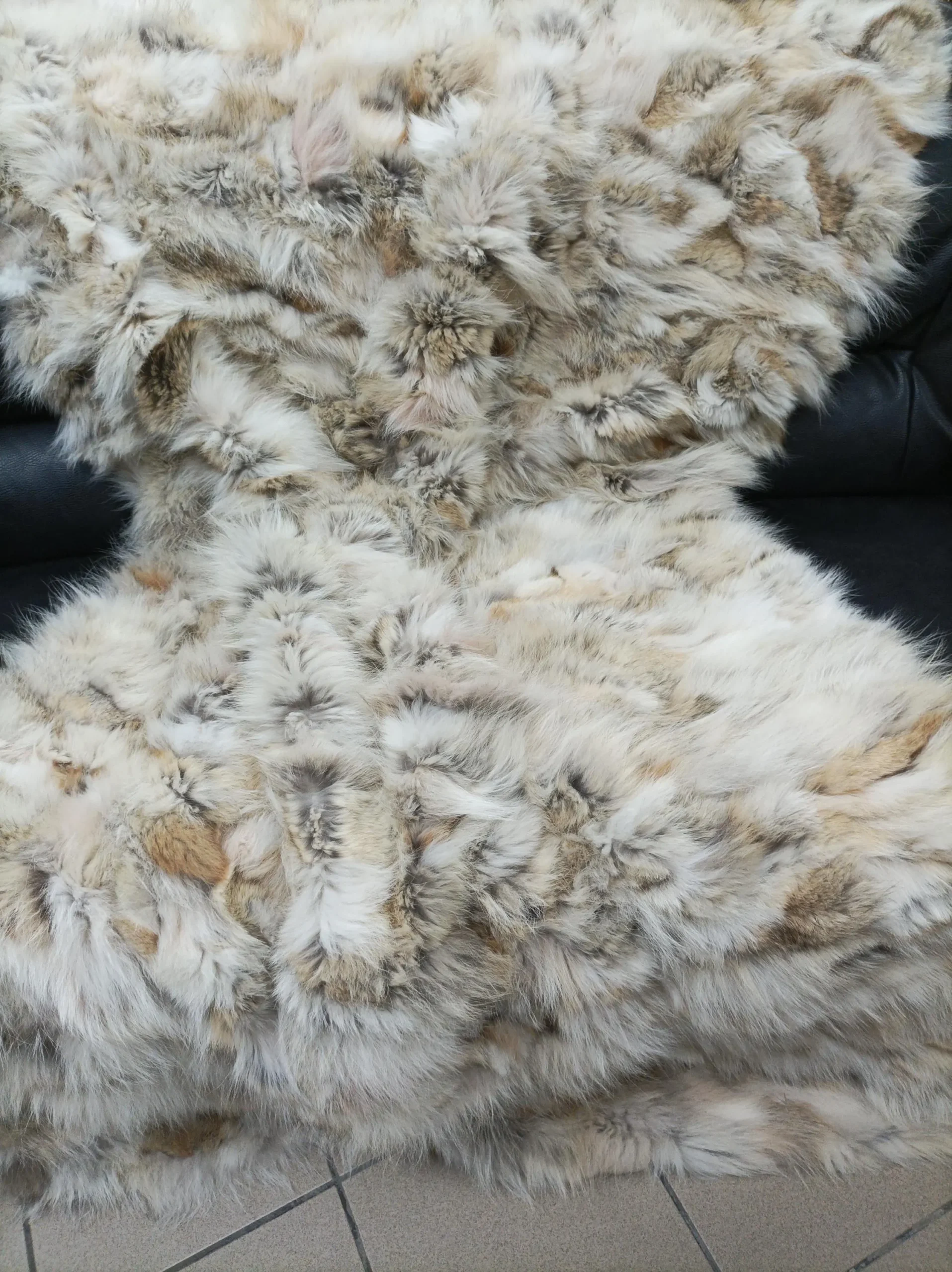 Real Coyote Fur Blanket Throw: Natural Color Home Accessory - Image 5