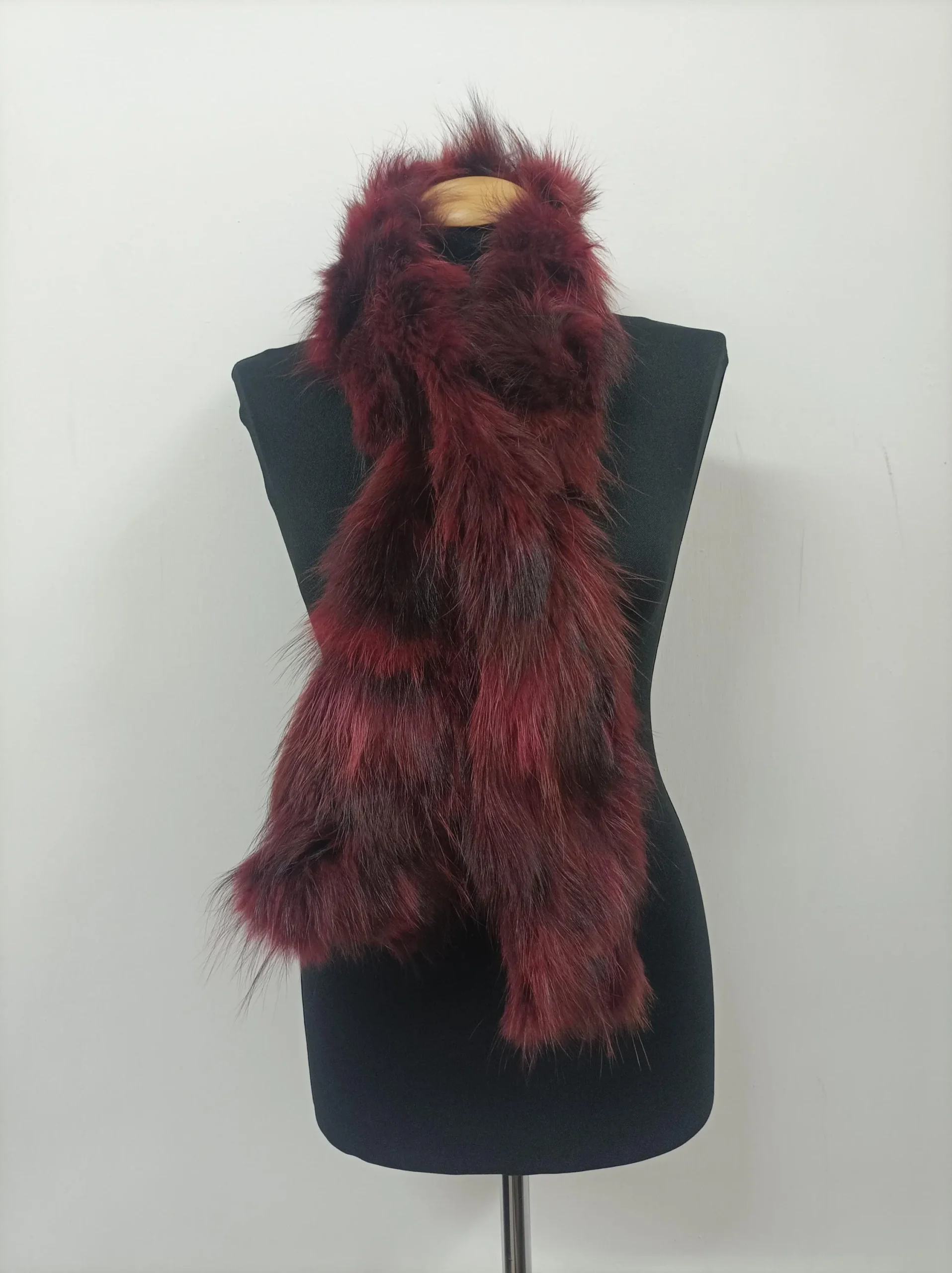 Finn Raccoon Fur Scarf: Unisex Winter Warmer - Image 3