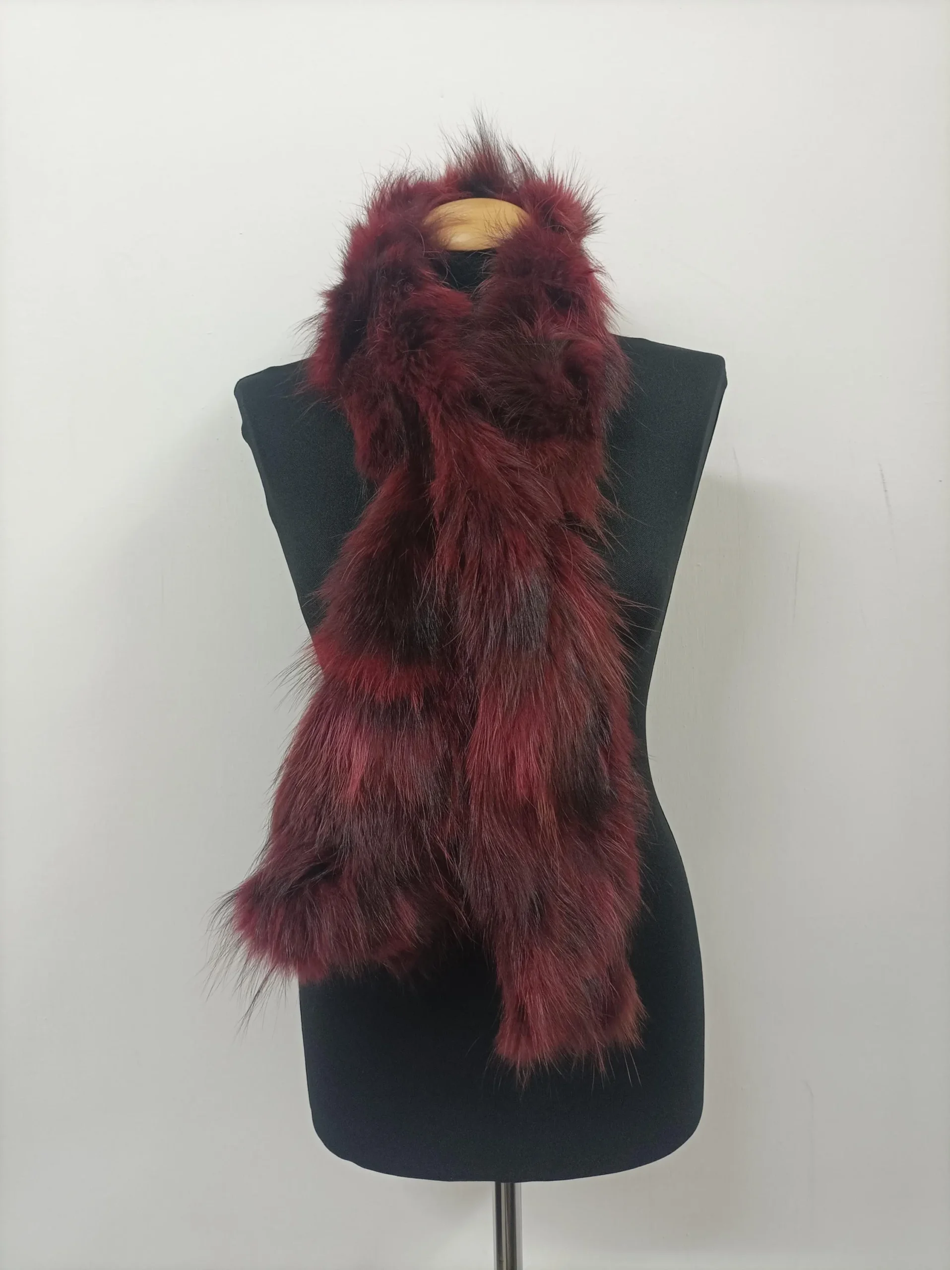 Finn Raccoon Fur Scarf: Unisex Winter Warmer - Image 4