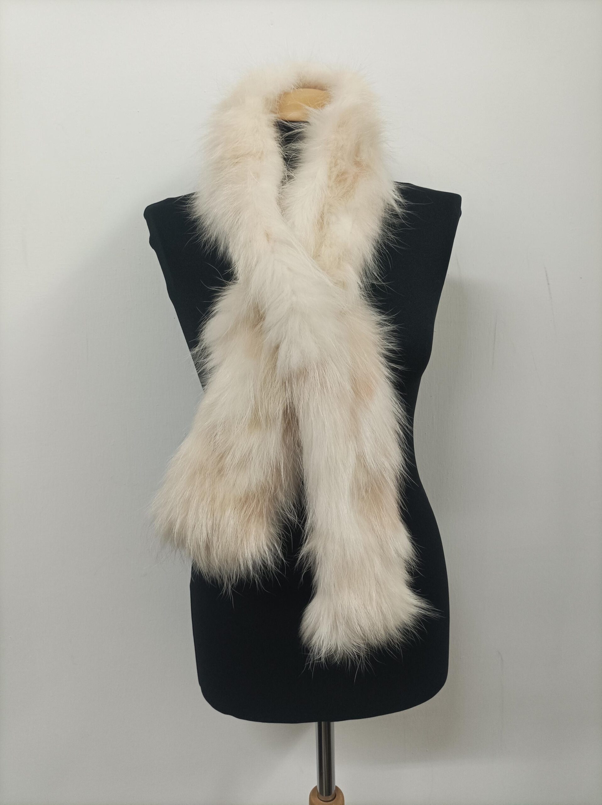Finn Raccoon Fur Scarf: Winter Neck Warmer - Image 2