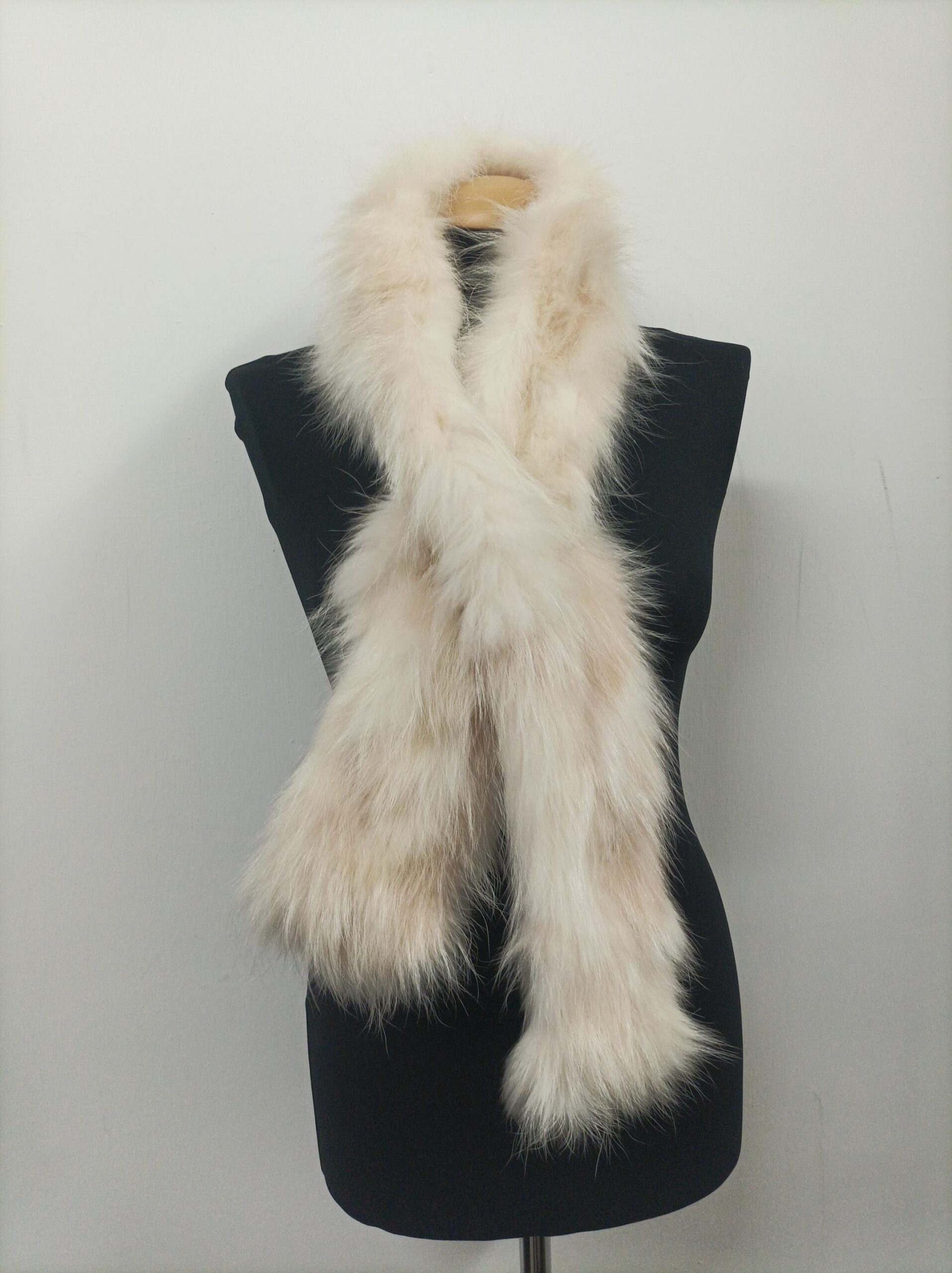 Finn Raccoon Fur Scarf: Winter Neck Warmer - Image 3