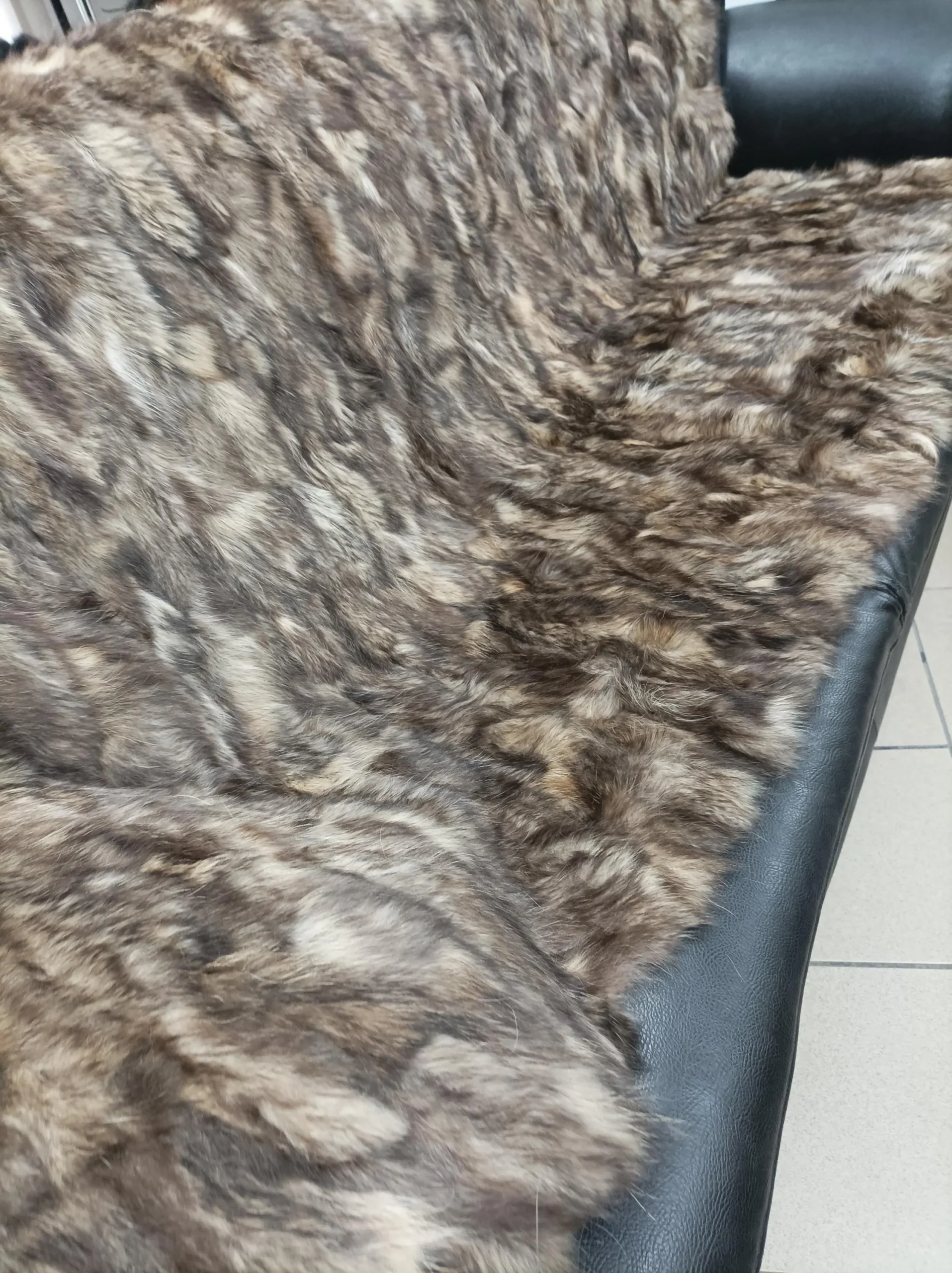 Real Finn Raccoon Fur Blanket: Natural Home Warmer - Image 5