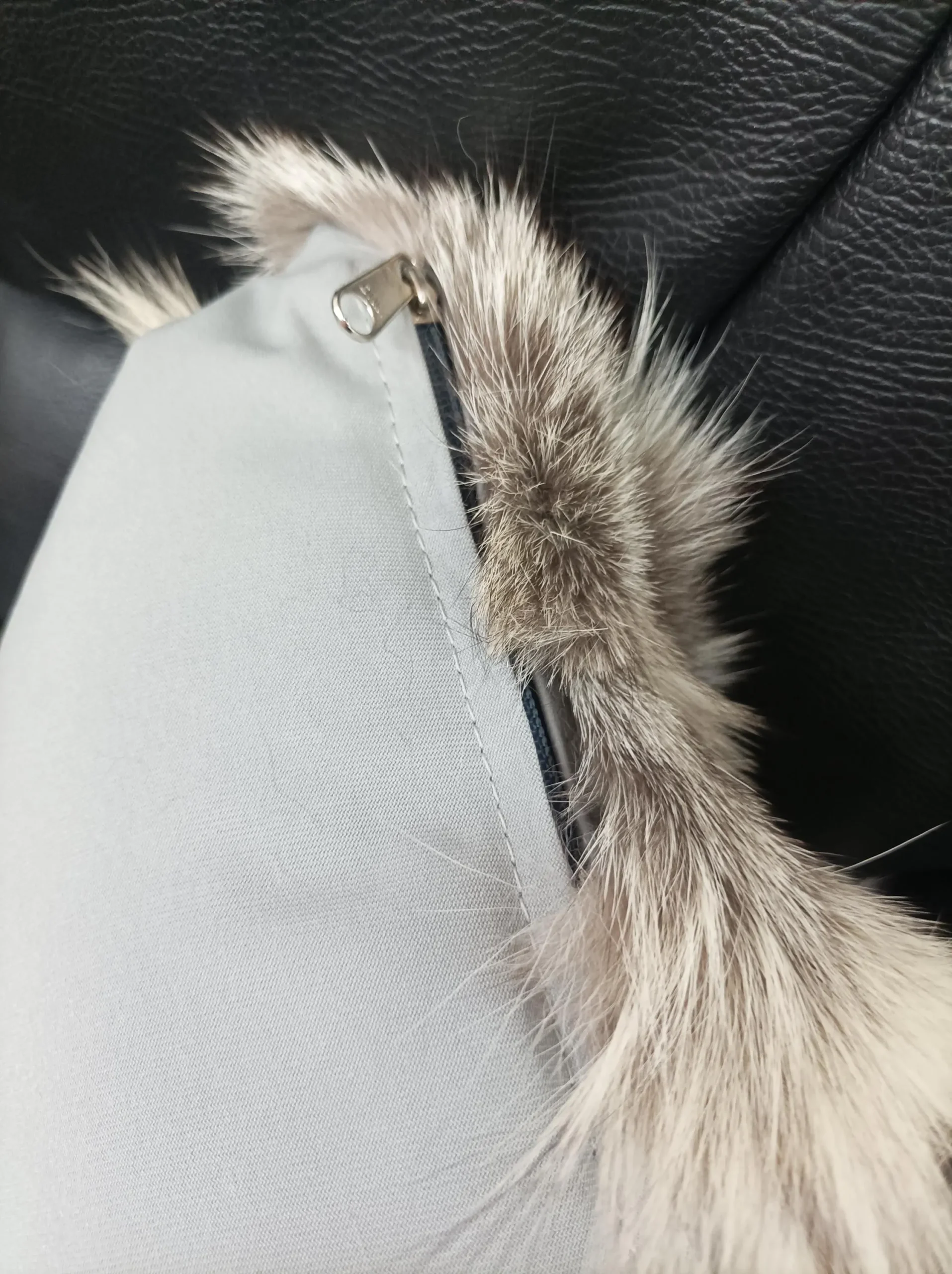 Real fox fur pillow ,natural color, Home warmer - Image 3