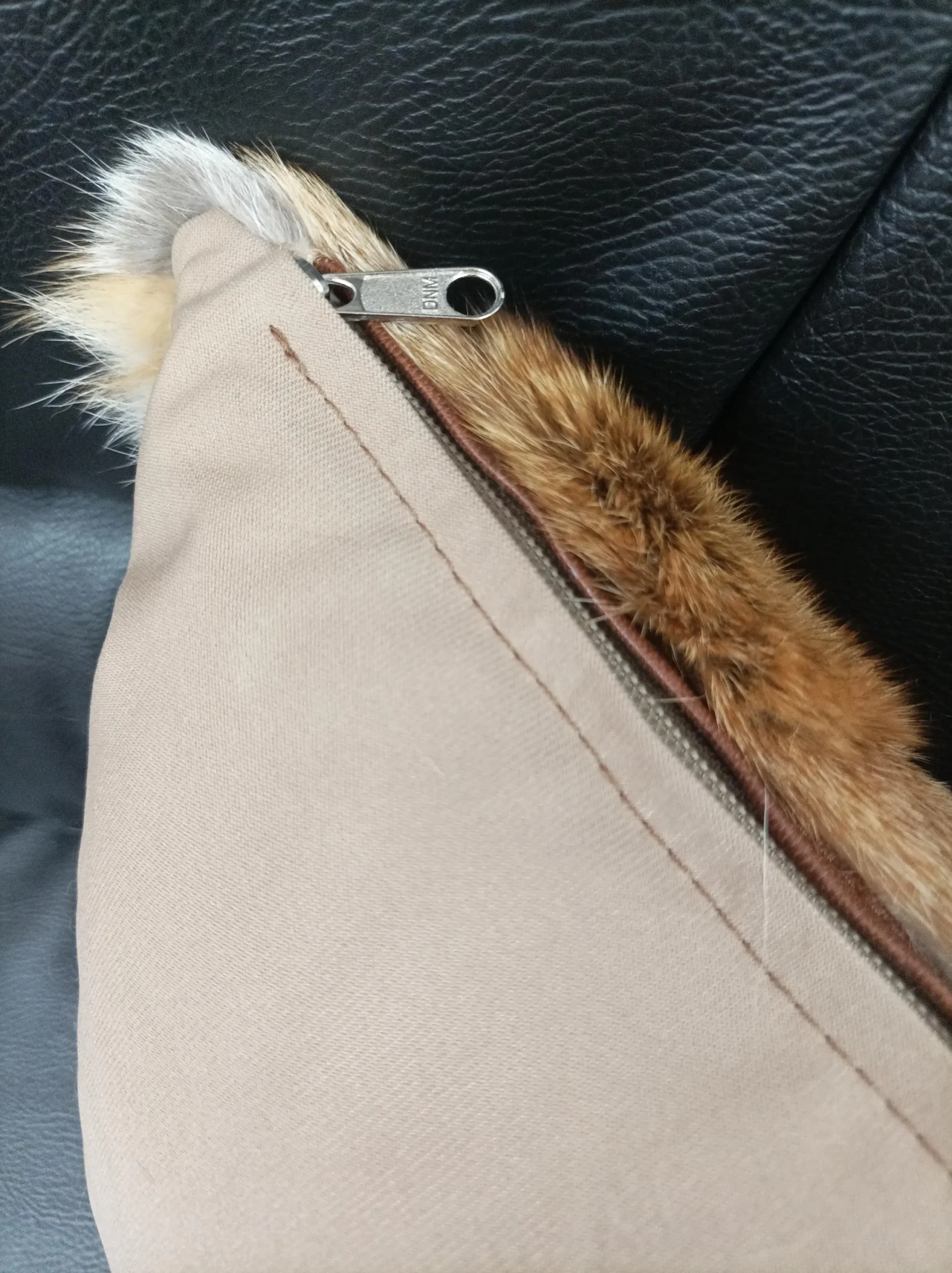 Real fox fur pillow ,natural color, Home warmer - Image 5