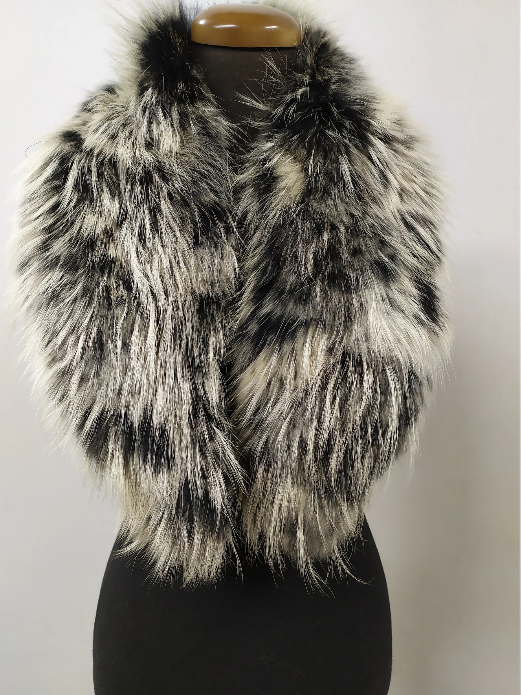 Finn Raccoon Fur Collar, Real Fur Scarf, Winter Coat Accessory - Image 4